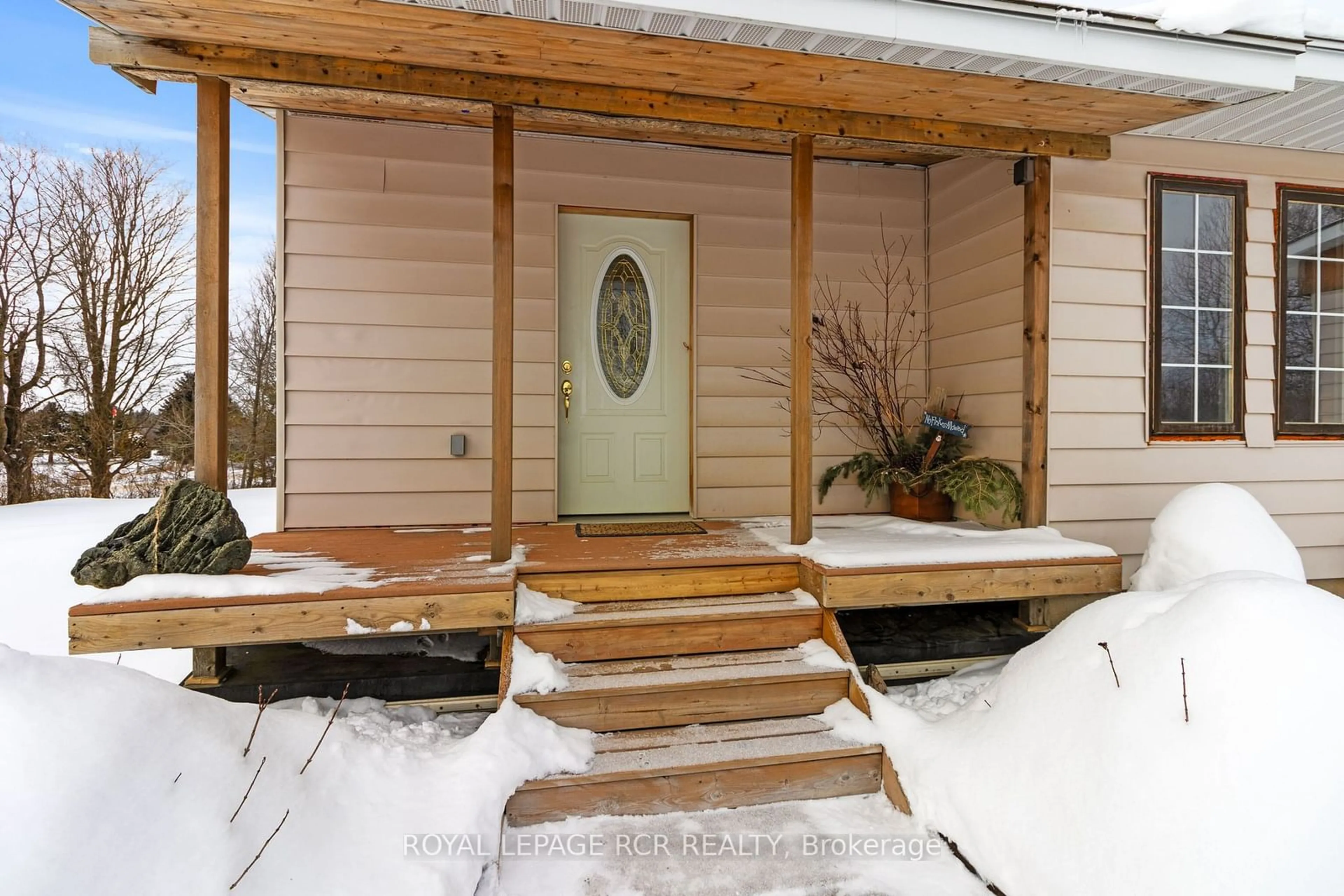 Indoor entryway for 595133 Blind Line, Mono Ontario L9W 5N4