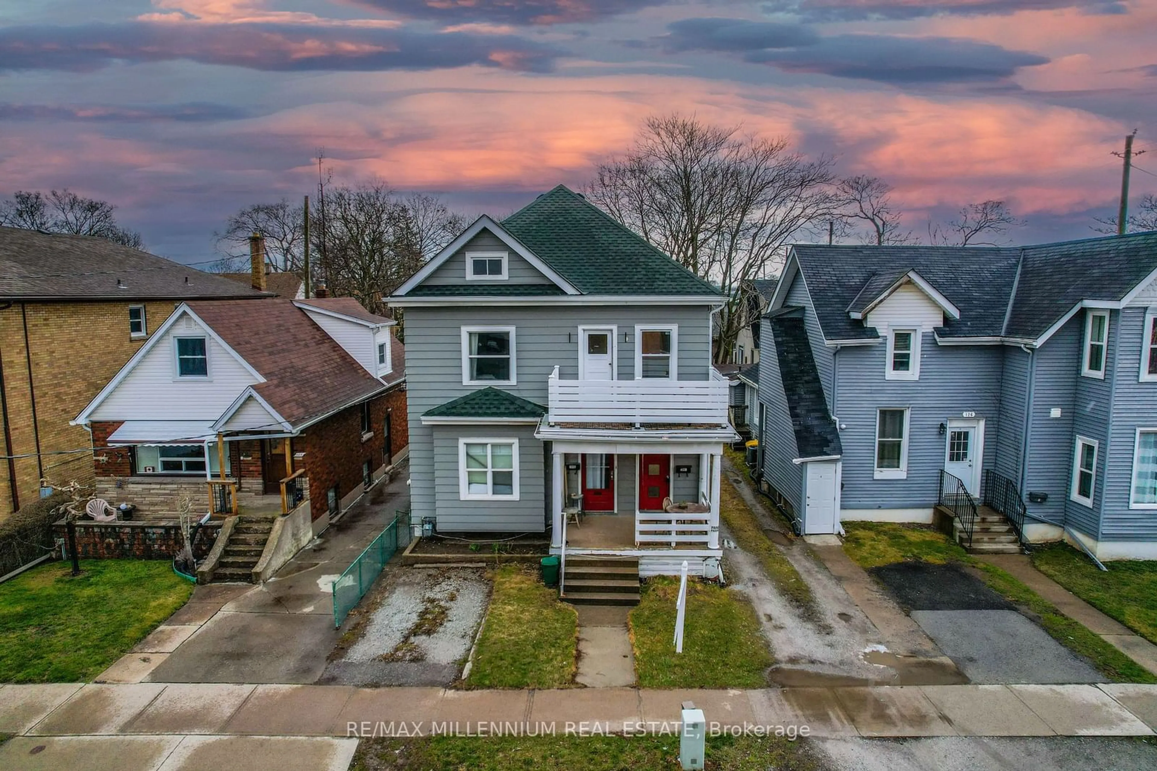 A pic from outside/outdoor area/front of a property/back of a property/a pic from drone, street for 128 Geneva St, St. Catharines Ontario L2R 4N6