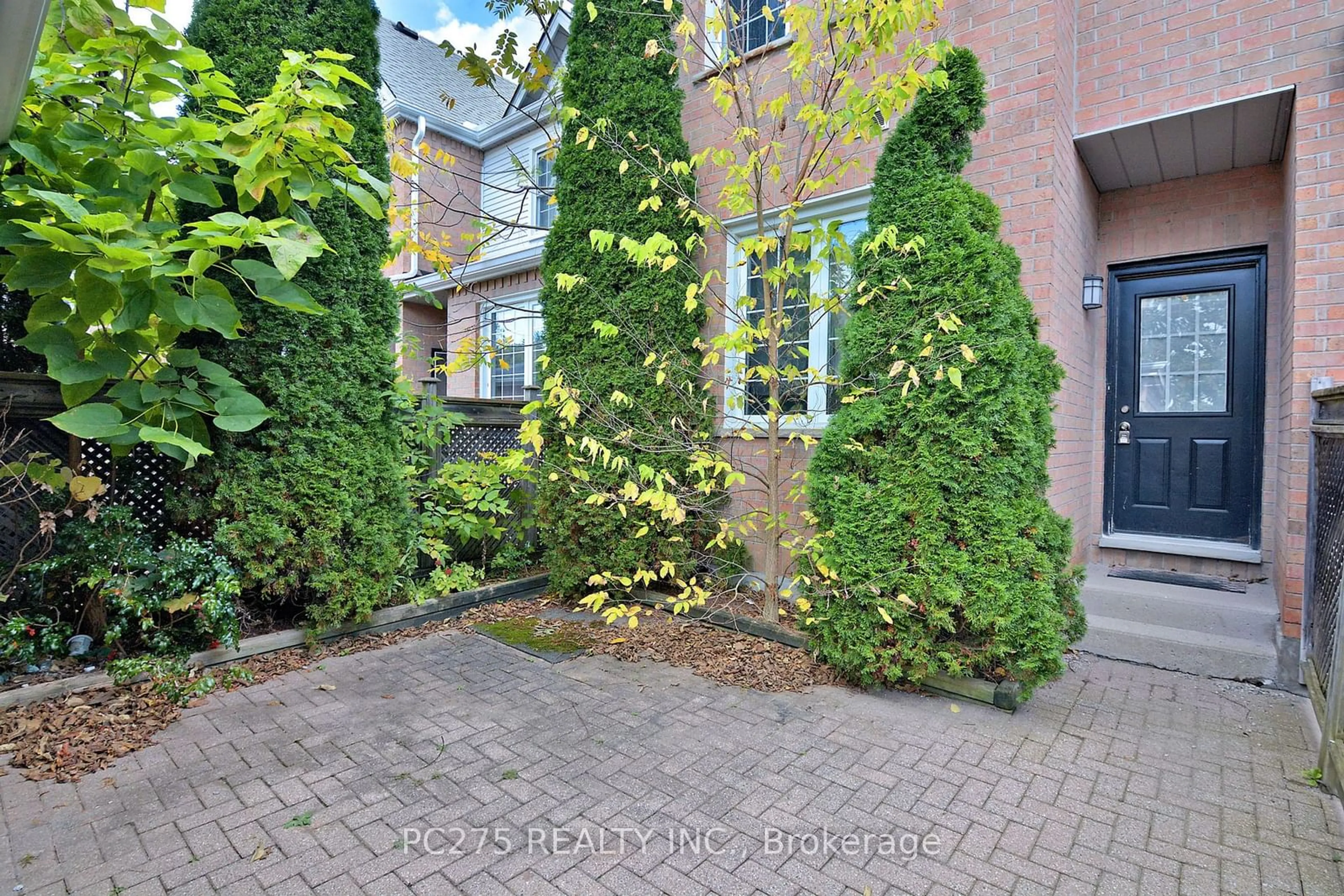 Patio, street for 1570 Richmond St #25, London Ontario N6G 4W1