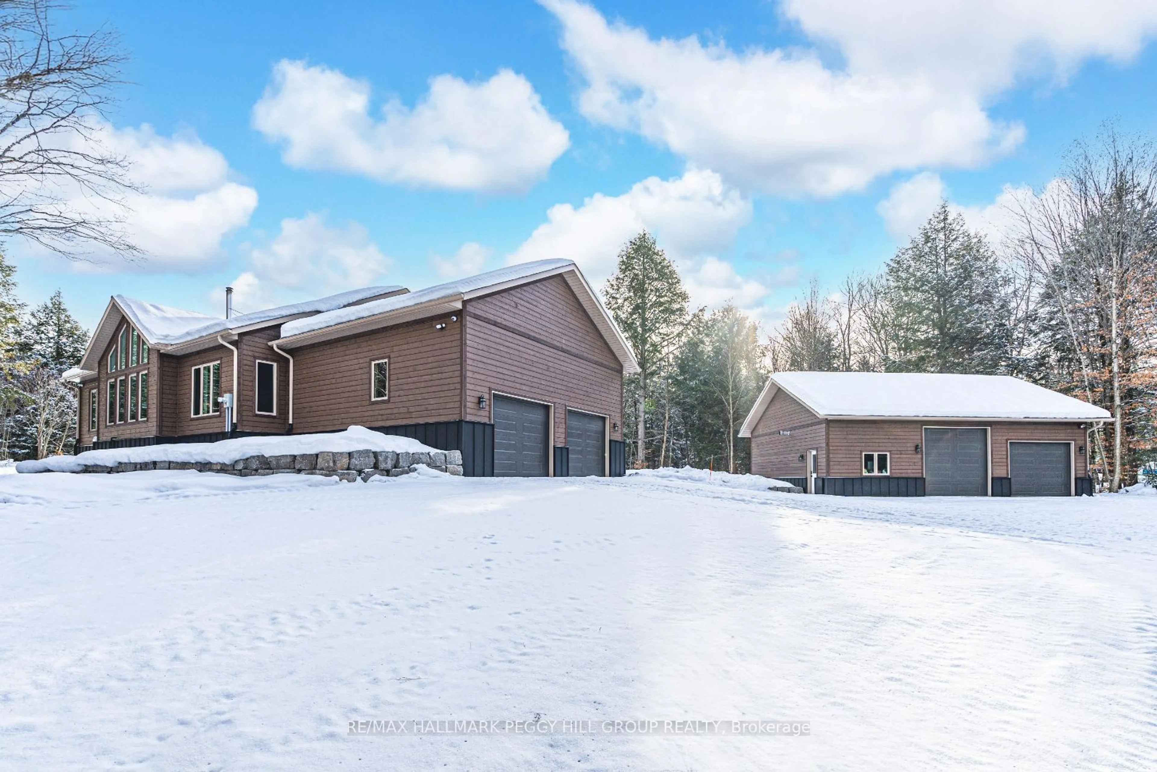 A pic from outside/outdoor area/front of a property/back of a property/a pic from drone, mountain view for 4571 Aspdin Rd, Muskoka Lakes Ontario P0B 1M0