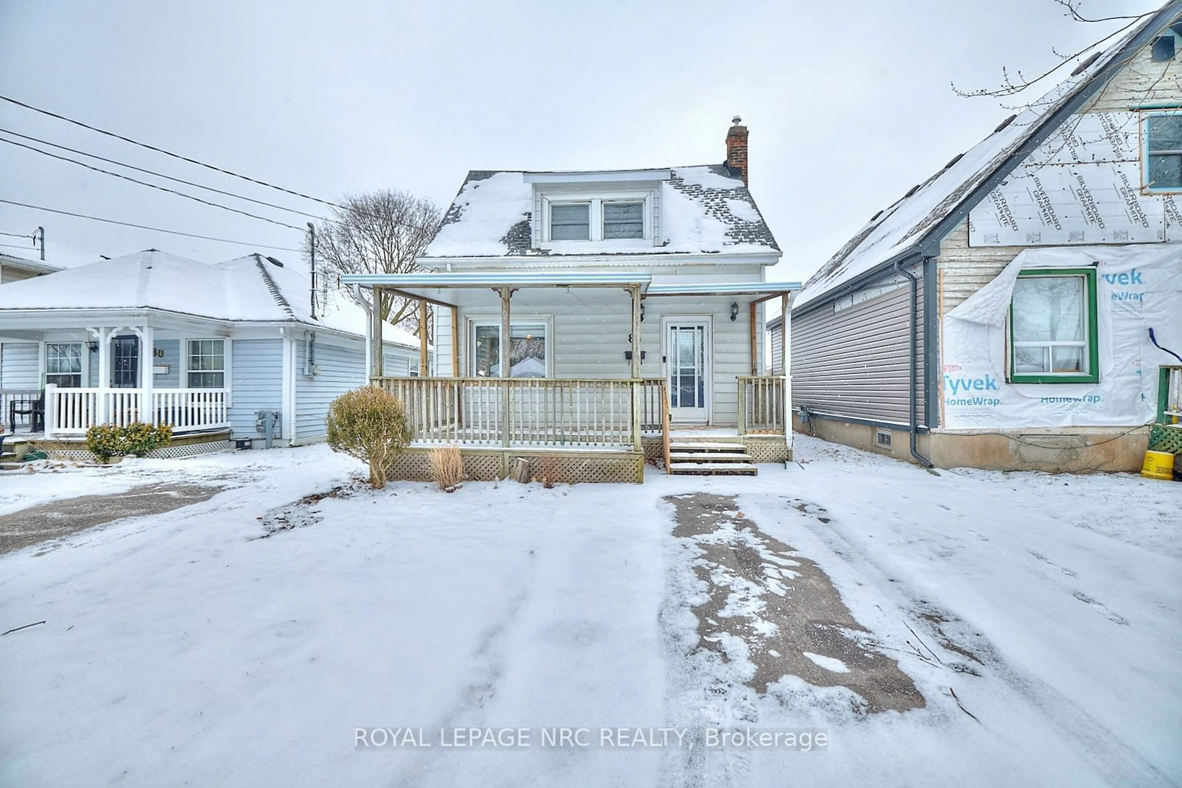 A pic from outside/outdoor area/front of a property/back of a property/a pic from drone, street for 86 McAlpine Ave, Welland Ontario L3B 1T6