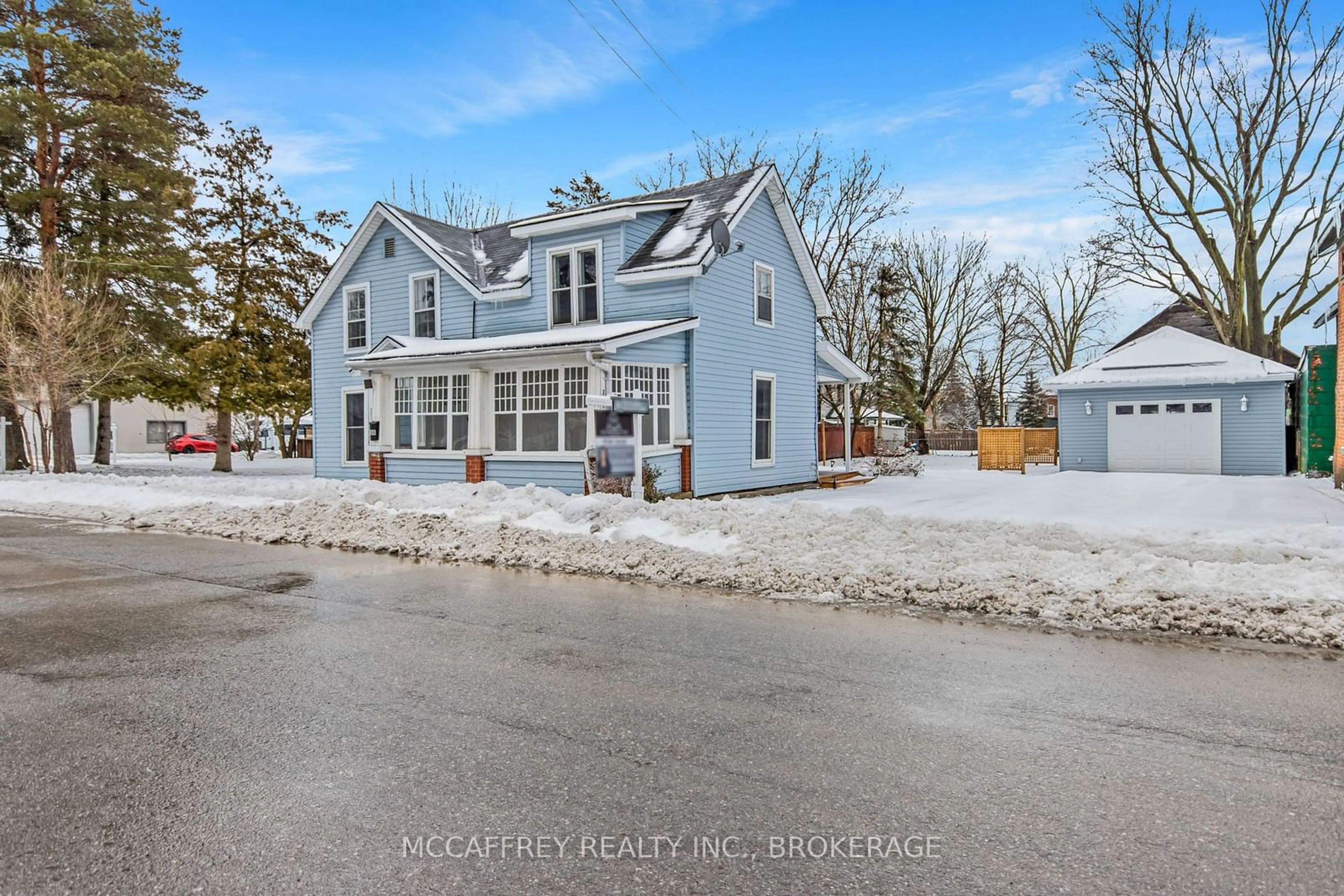 A pic from outside/outdoor area/front of a property/back of a property/a pic from drone, street for 366 THOMAS St, Deseronto Ontario K0K 1X0