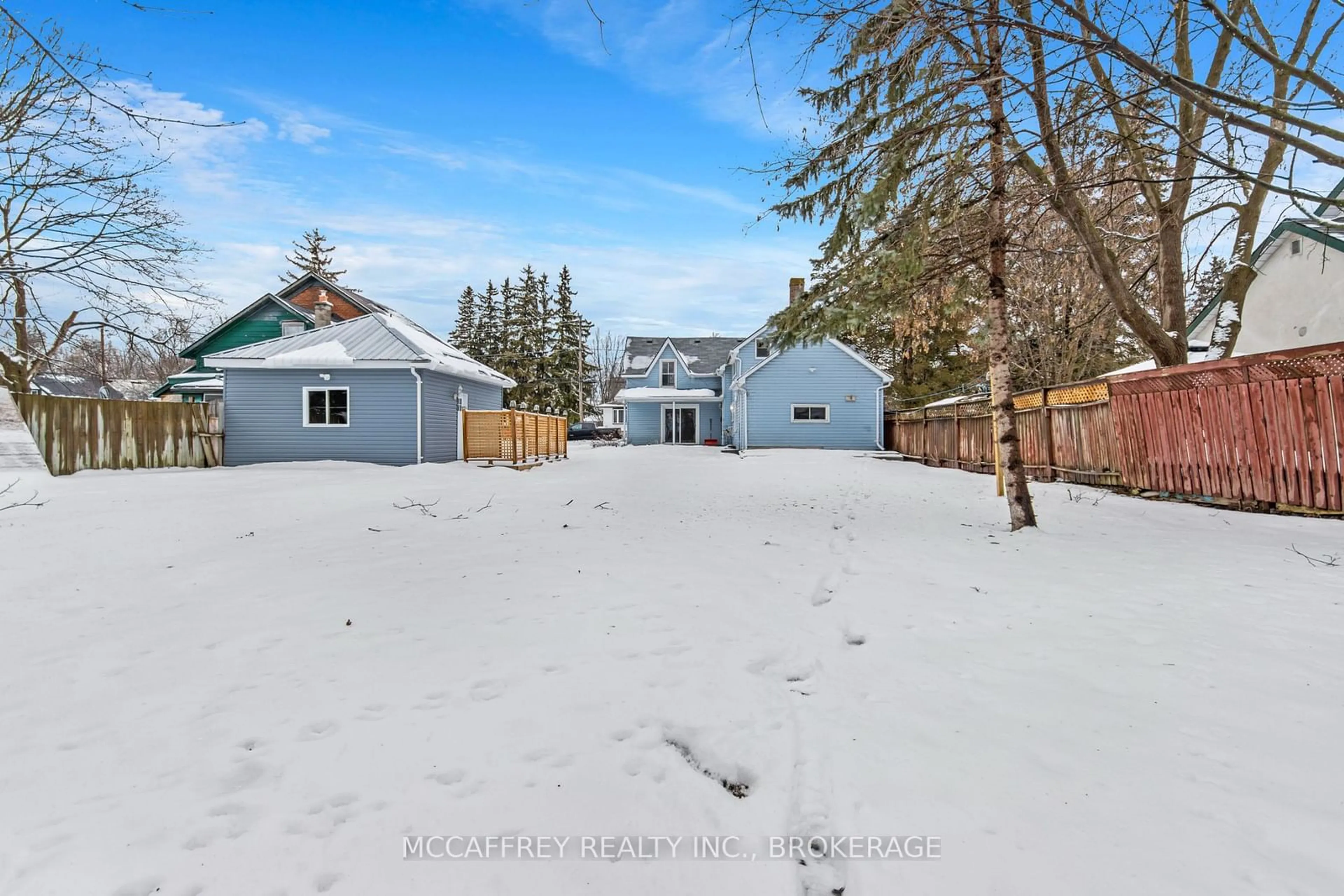 A pic from outside/outdoor area/front of a property/back of a property/a pic from drone, street for 366 THOMAS St, Deseronto Ontario K0K 1X0