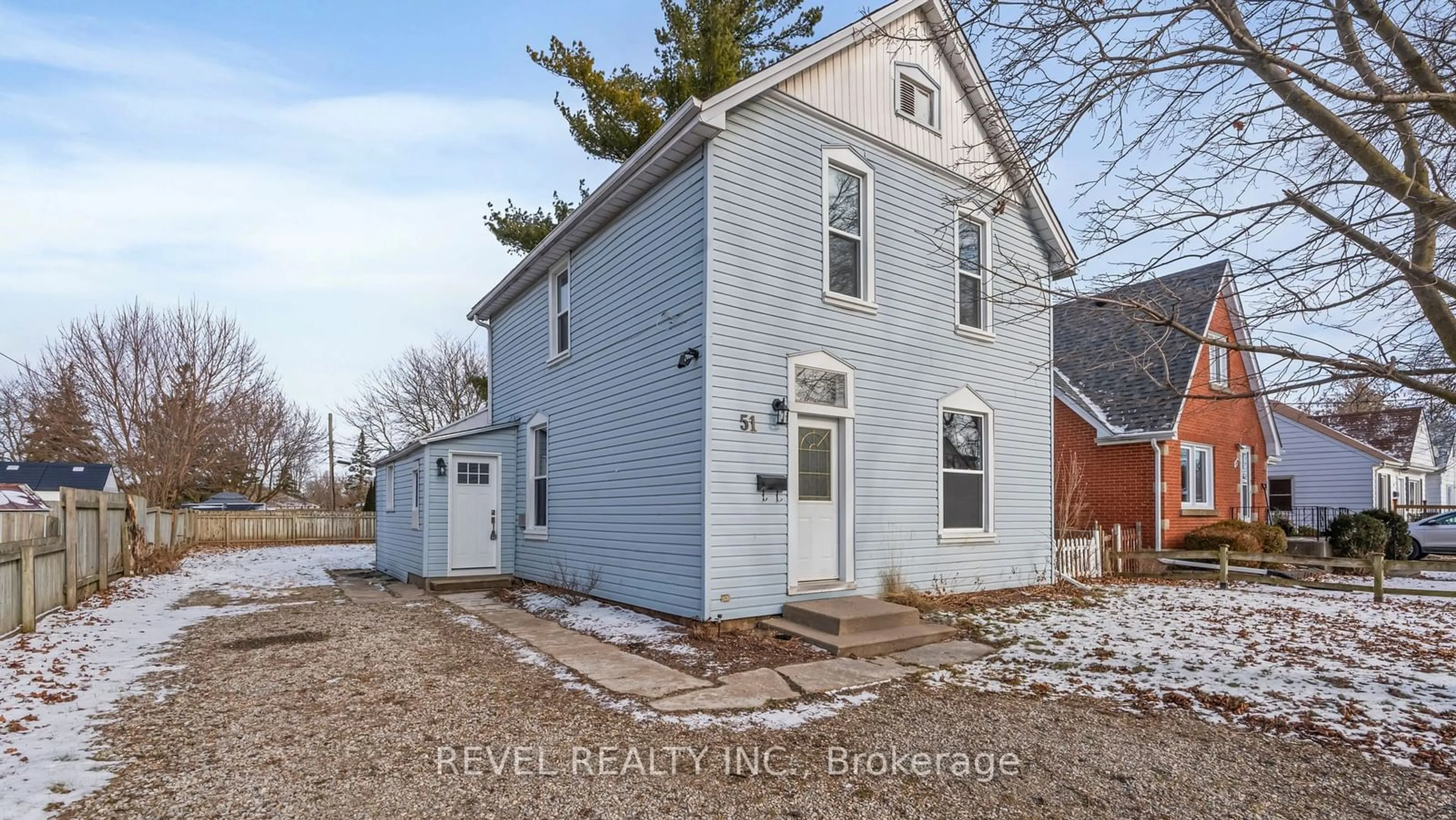 A pic from outside/outdoor area/front of a property/back of a property/a pic from drone, street for 51 Baldwin Ave, Brantford Ontario N3S 1H6