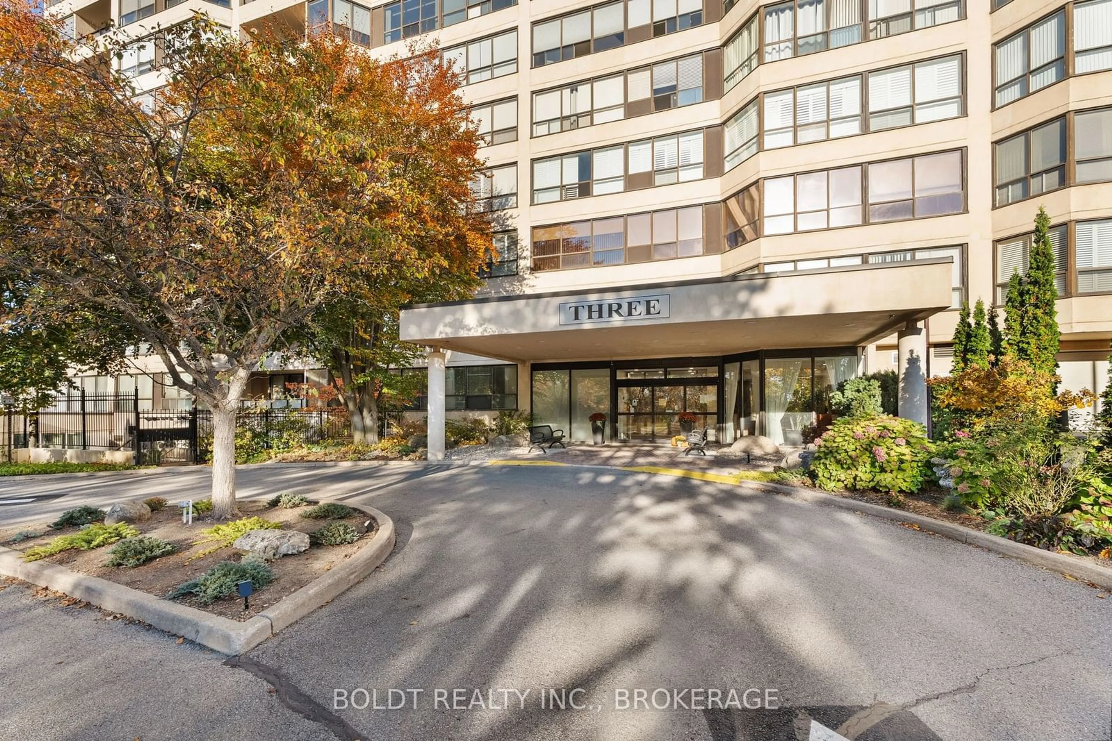Indoor foyer for 3 Towering Heights Blvd #603, St. Catharines Ontario L2T 4A4