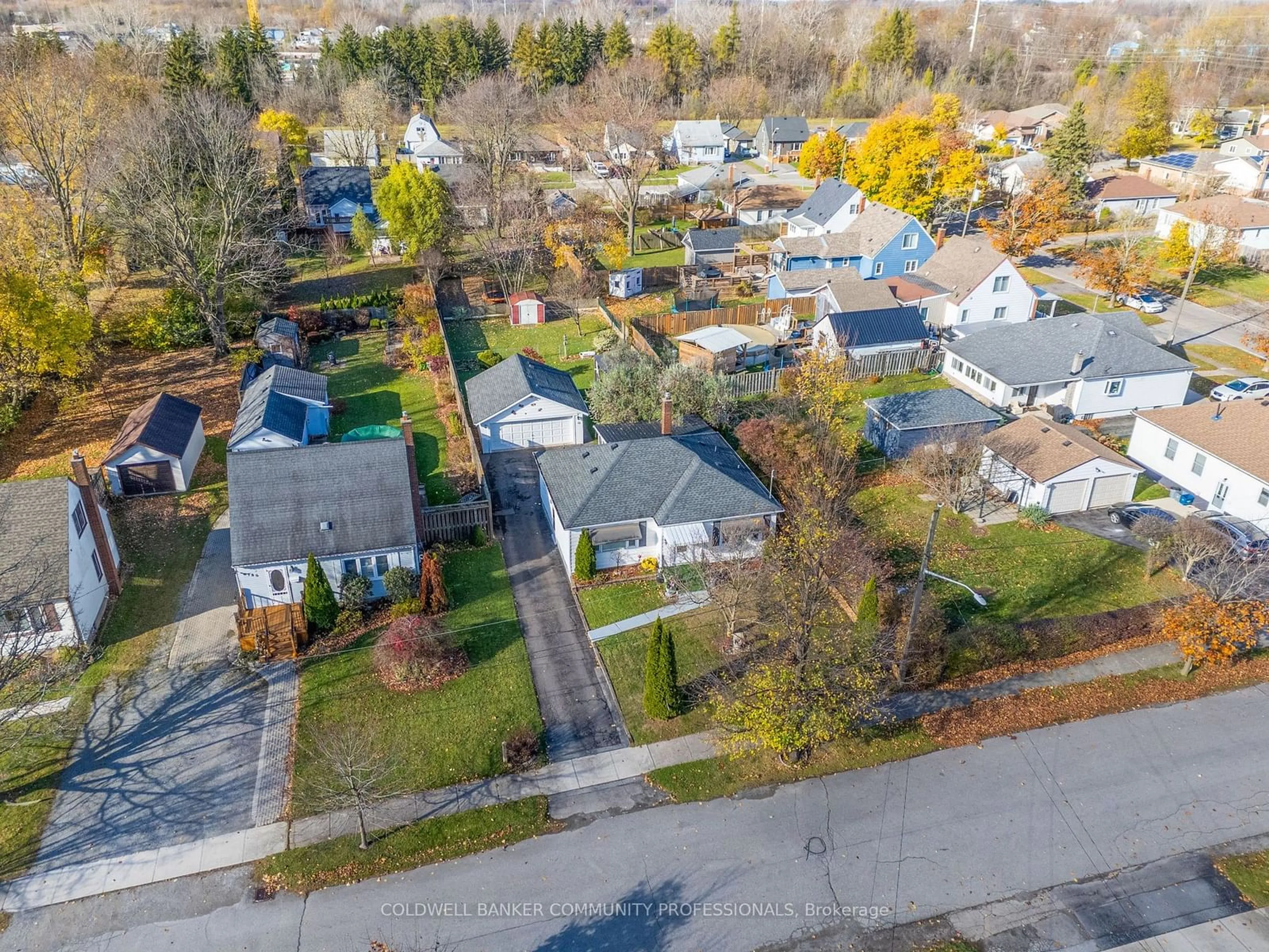 A pic from outside/outdoor area/front of a property/back of a property/a pic from drone, street for 6749 Betty Ave, Niagara Falls Ontario L2G 5W4