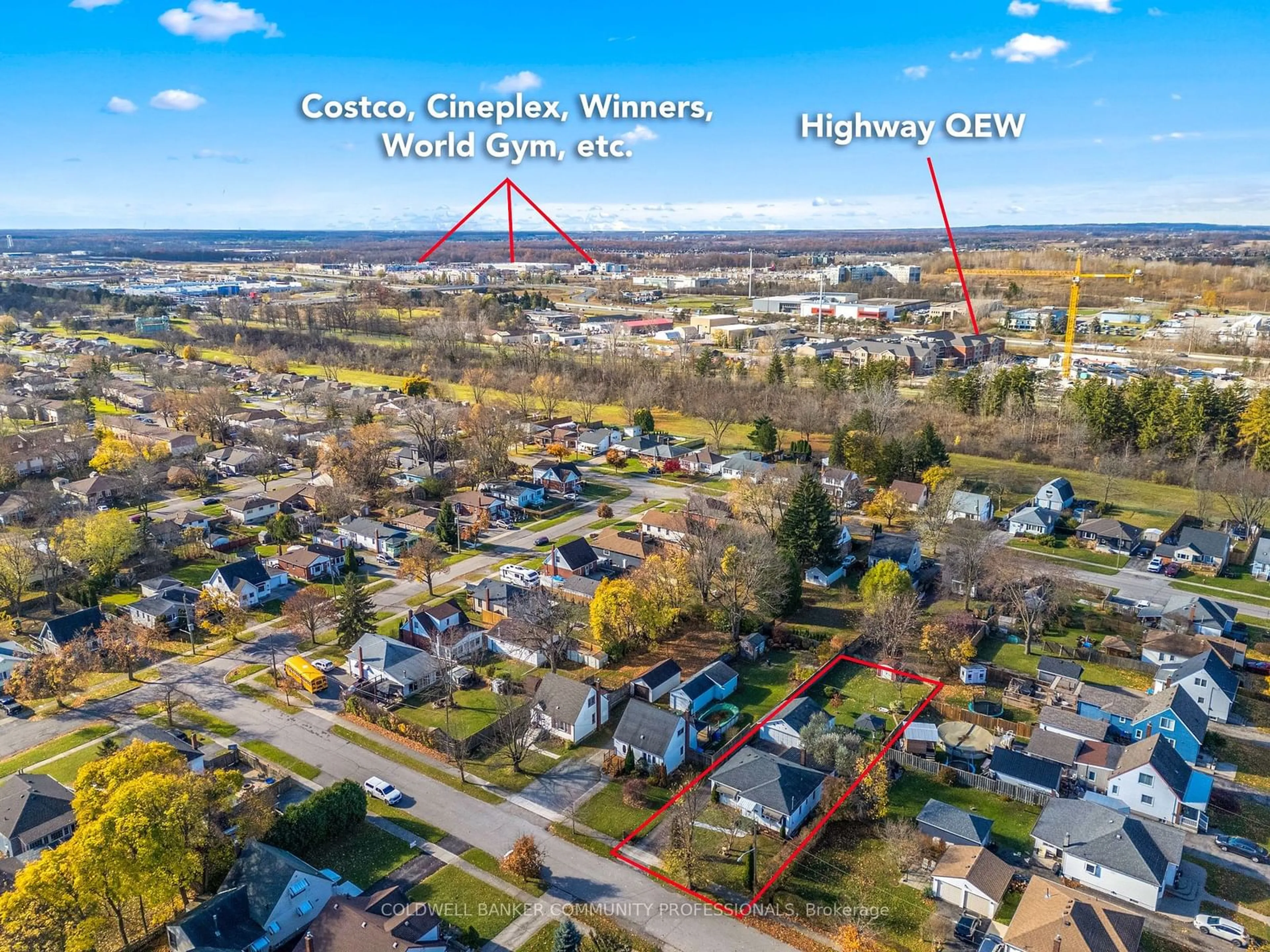 A pic from outside/outdoor area/front of a property/back of a property/a pic from drone, water/lake/river/ocean view for 6749 Betty Ave, Niagara Falls Ontario L2G 5W4