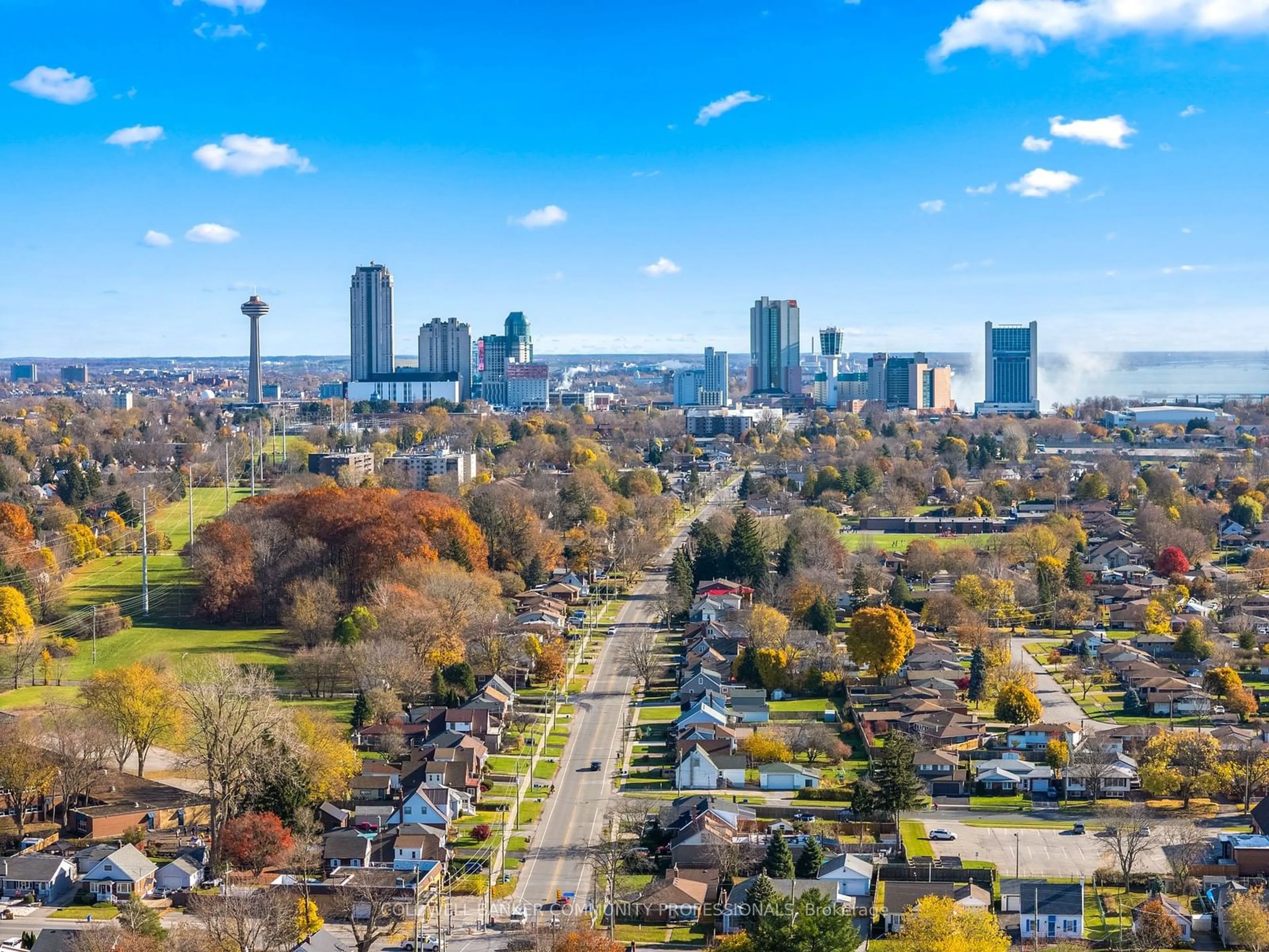 A pic from outside/outdoor area/front of a property/back of a property/a pic from drone, city buildings view from balcony for 6749 Betty Ave, Niagara Falls Ontario L2G 5W4