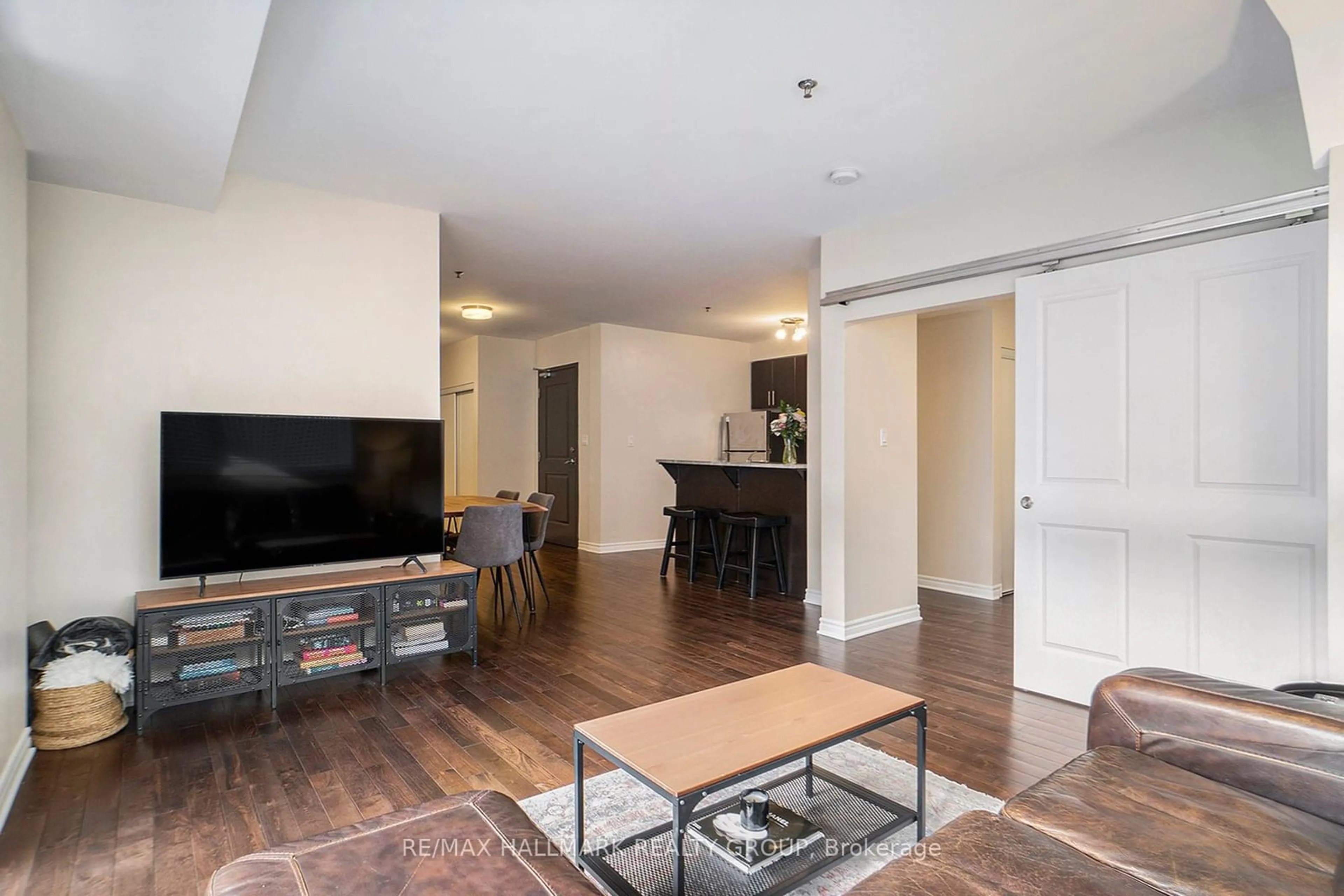 Living room with furniture, wood/laminate floor for 429 Kent St #426, Ottawa Centre Ontario K2P 1B5