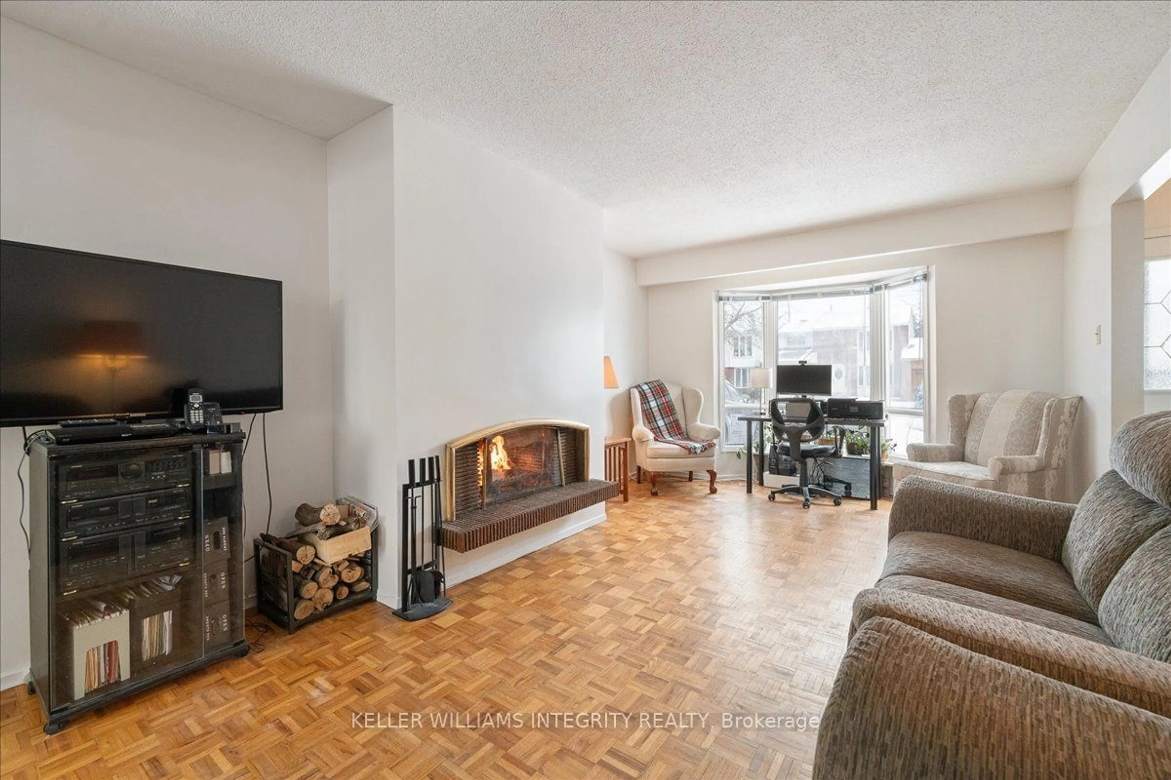 Living room with furniture, unknown for 43 Valewood Cres, Blackburn Hamlet Ontario K1B 4G1