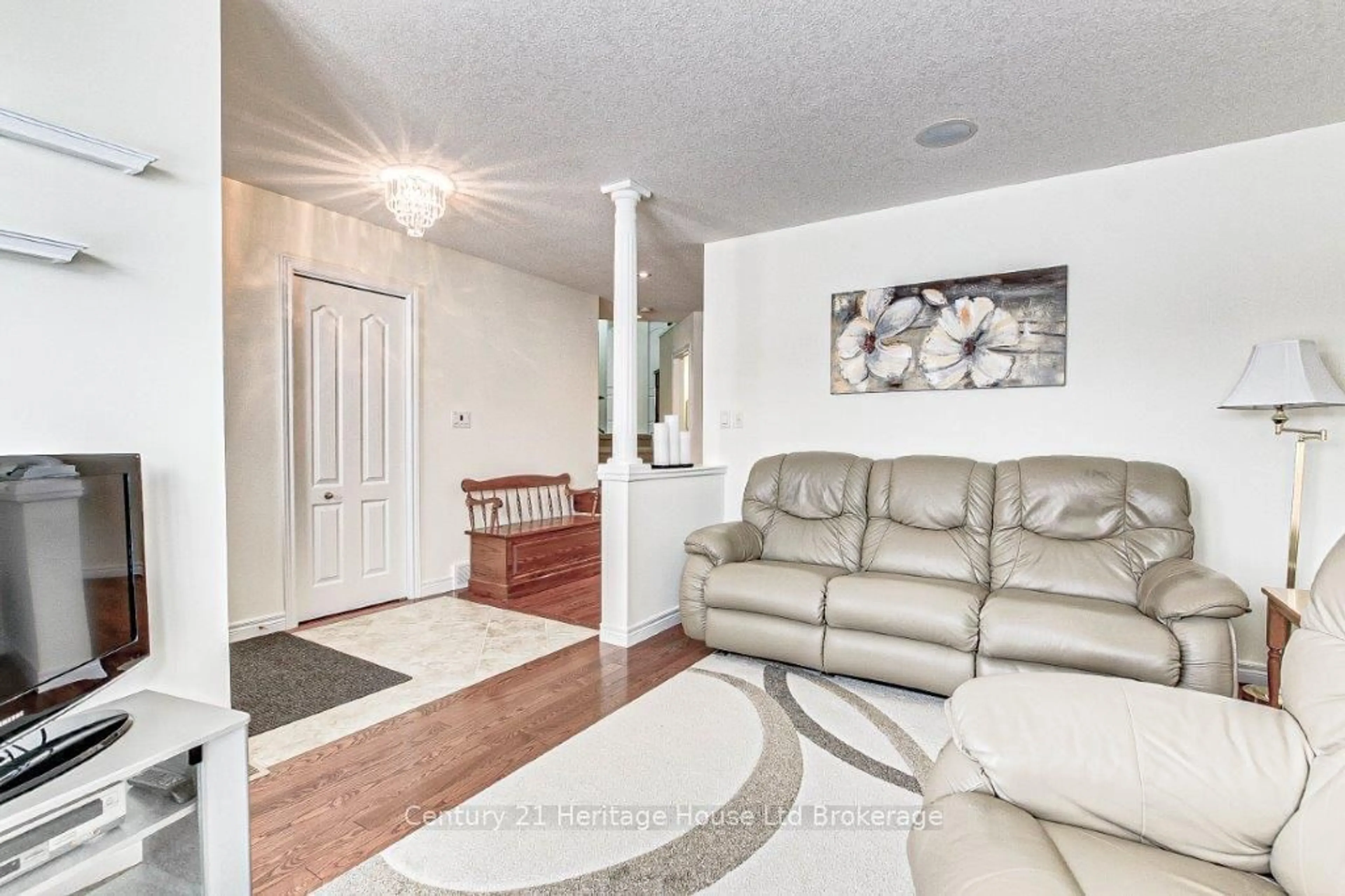 Living room with furniture, unknown for 704 Anzio Rd, Woodstock Ontario N4T 0B4