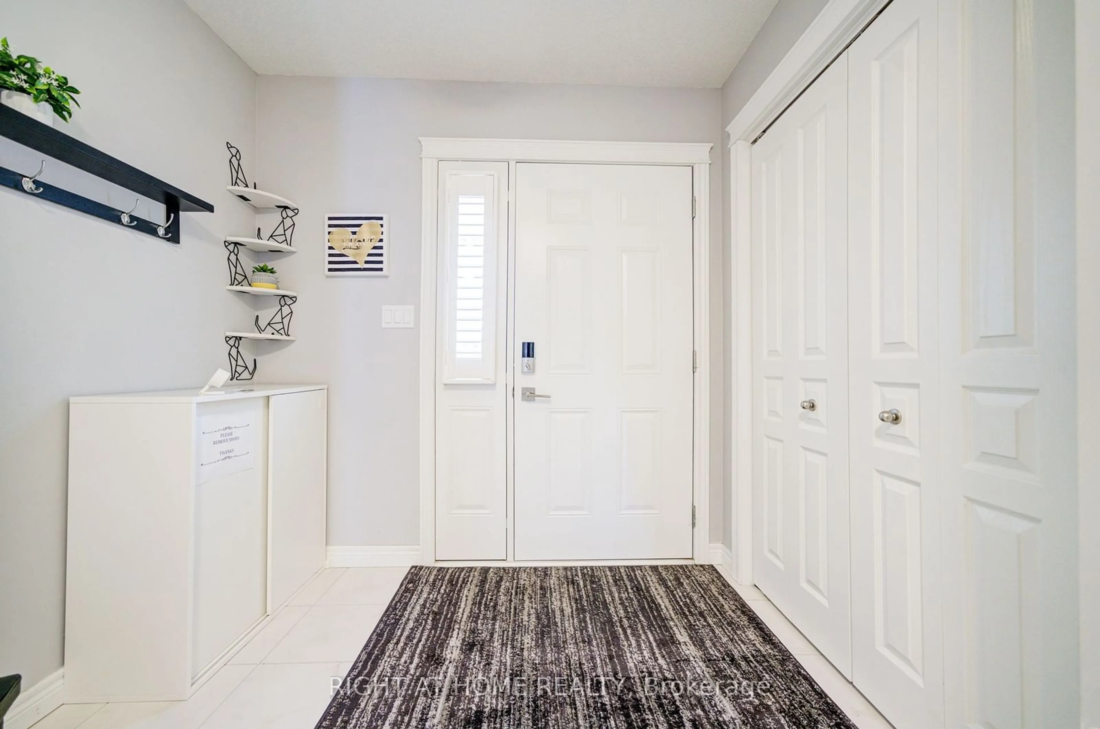 Indoor entryway for 132 Timber Trail Rd, Woolwich Ontario N3B 0C8