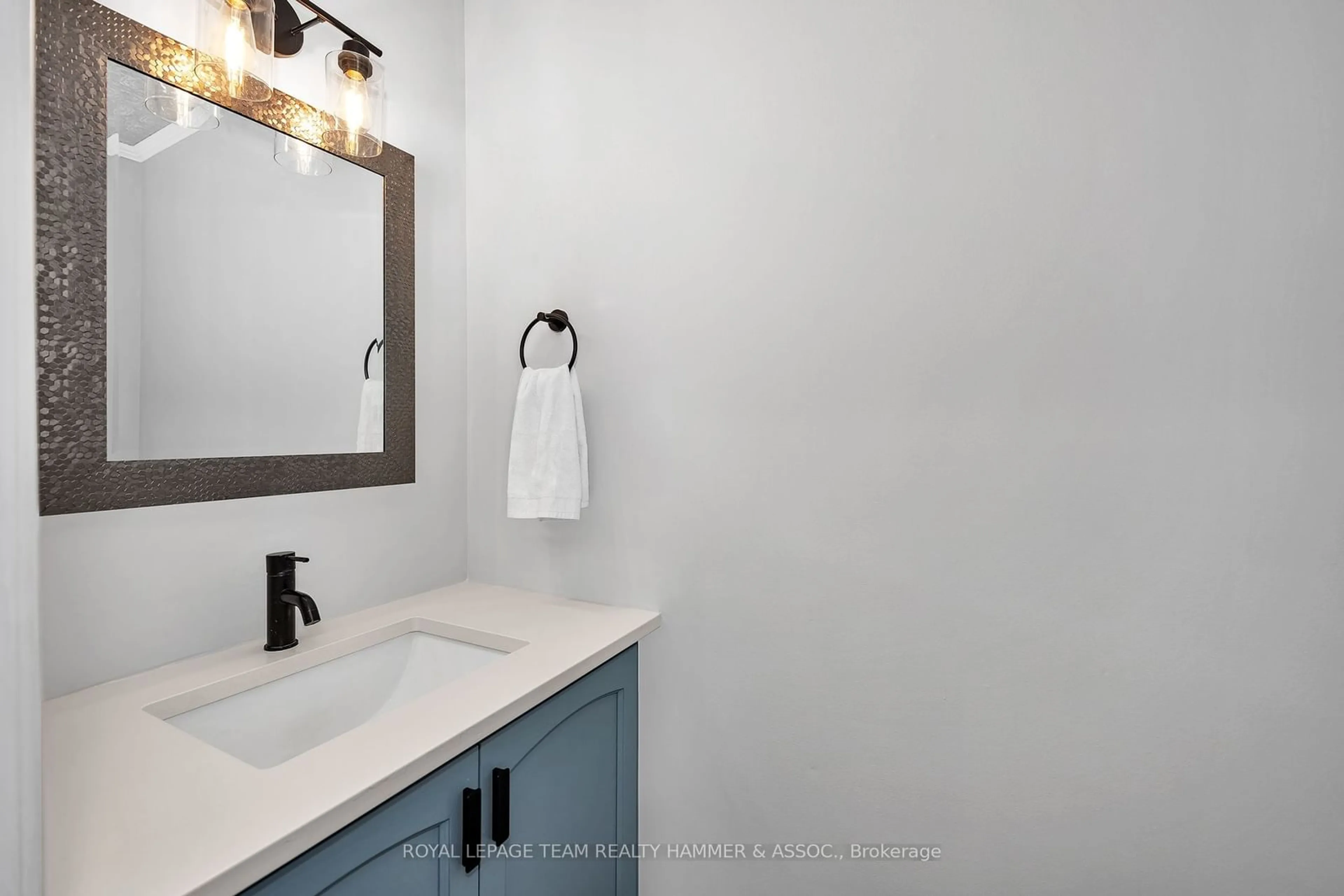 Standard bathroom, ceramic/tile floor for 232 Bookton Pl, Blossom Park - Airport and Area Ontario K1V 2H5