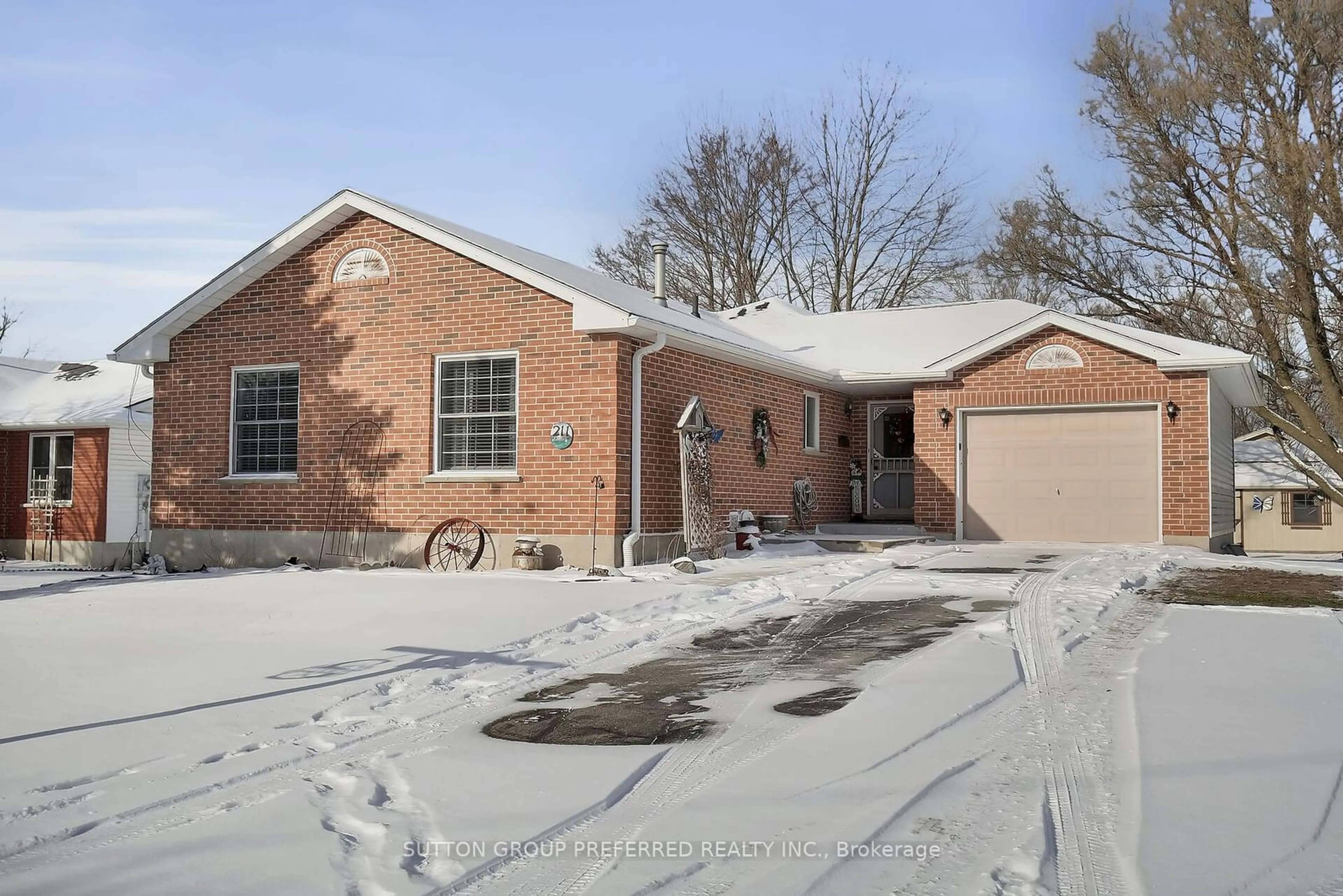 Home with brick exterior material, street for 211 Luton Rd, Dutton/Dunwich Ontario N0L 1J0