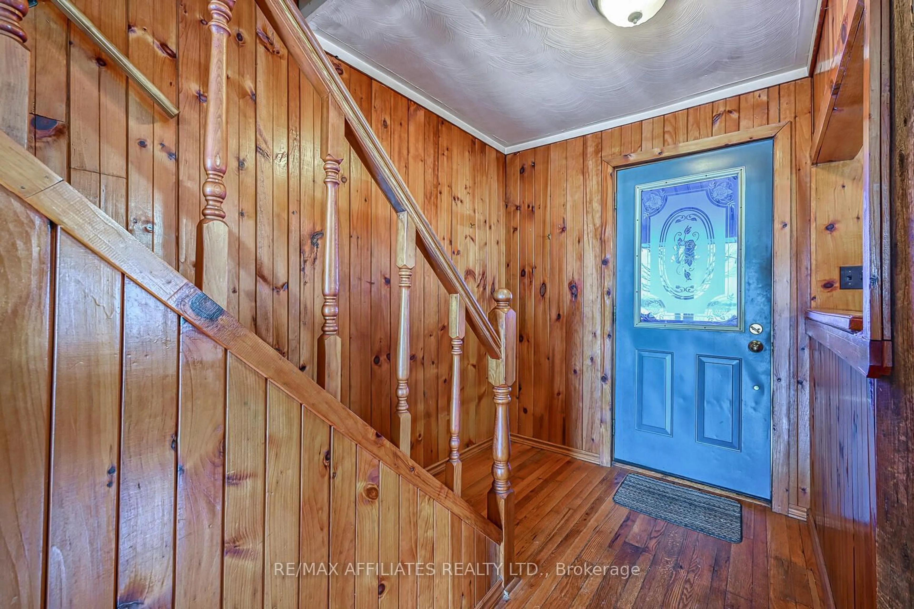 Indoor entryway for 211 Corkoran Rd, Merrickville-Wolford Ontario K0G 1G0