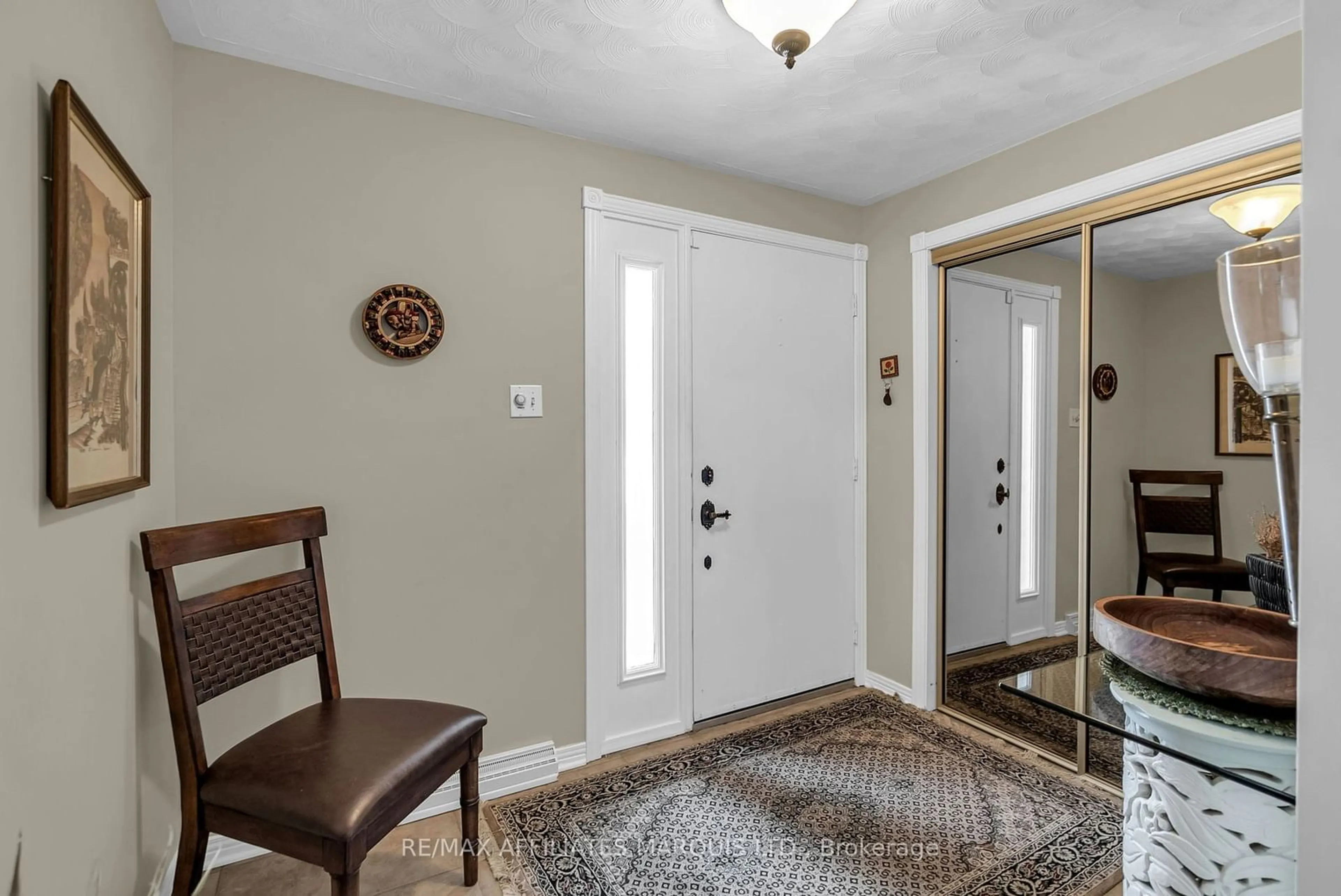 Indoor entryway for 57 Monaco Cres, Cornwall Ontario K6H 5Z1