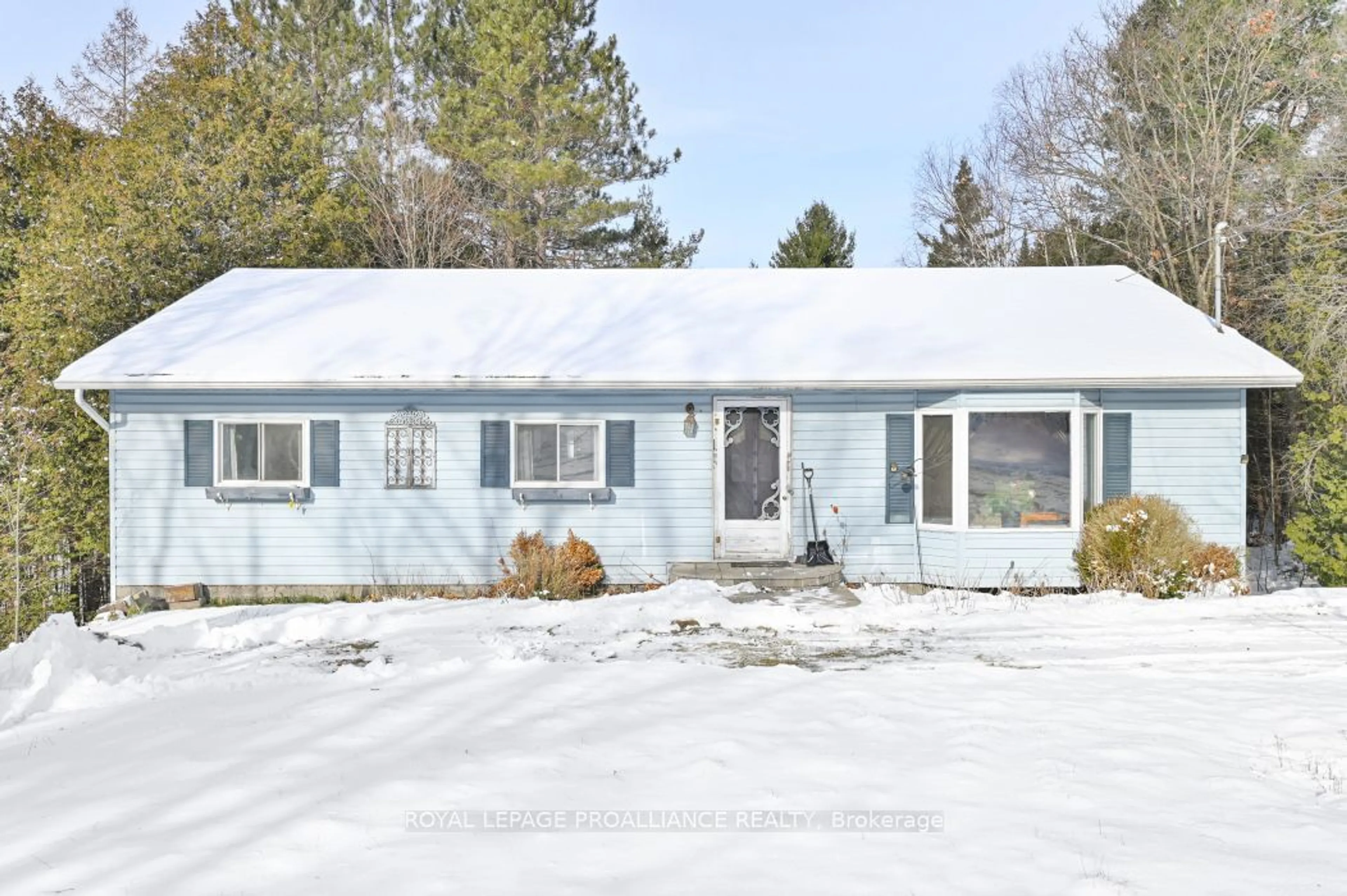 Home with vinyl exterior material, street for 1115 Wintergreen Rd, North Frontenac Ontario K0H 1K0