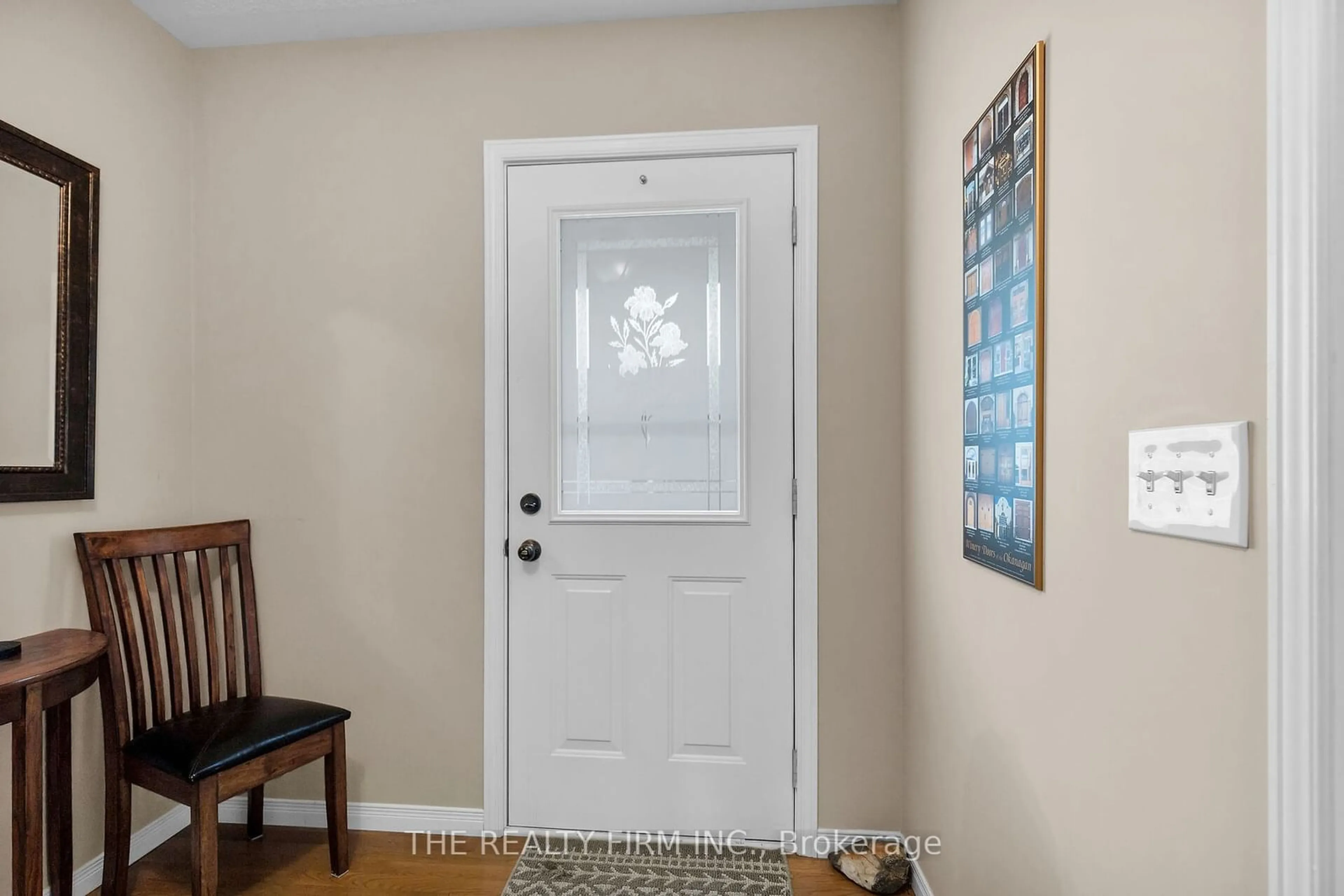 Indoor entryway for 1555 Highbury Ave #20, London Ontario N5Y 5R2