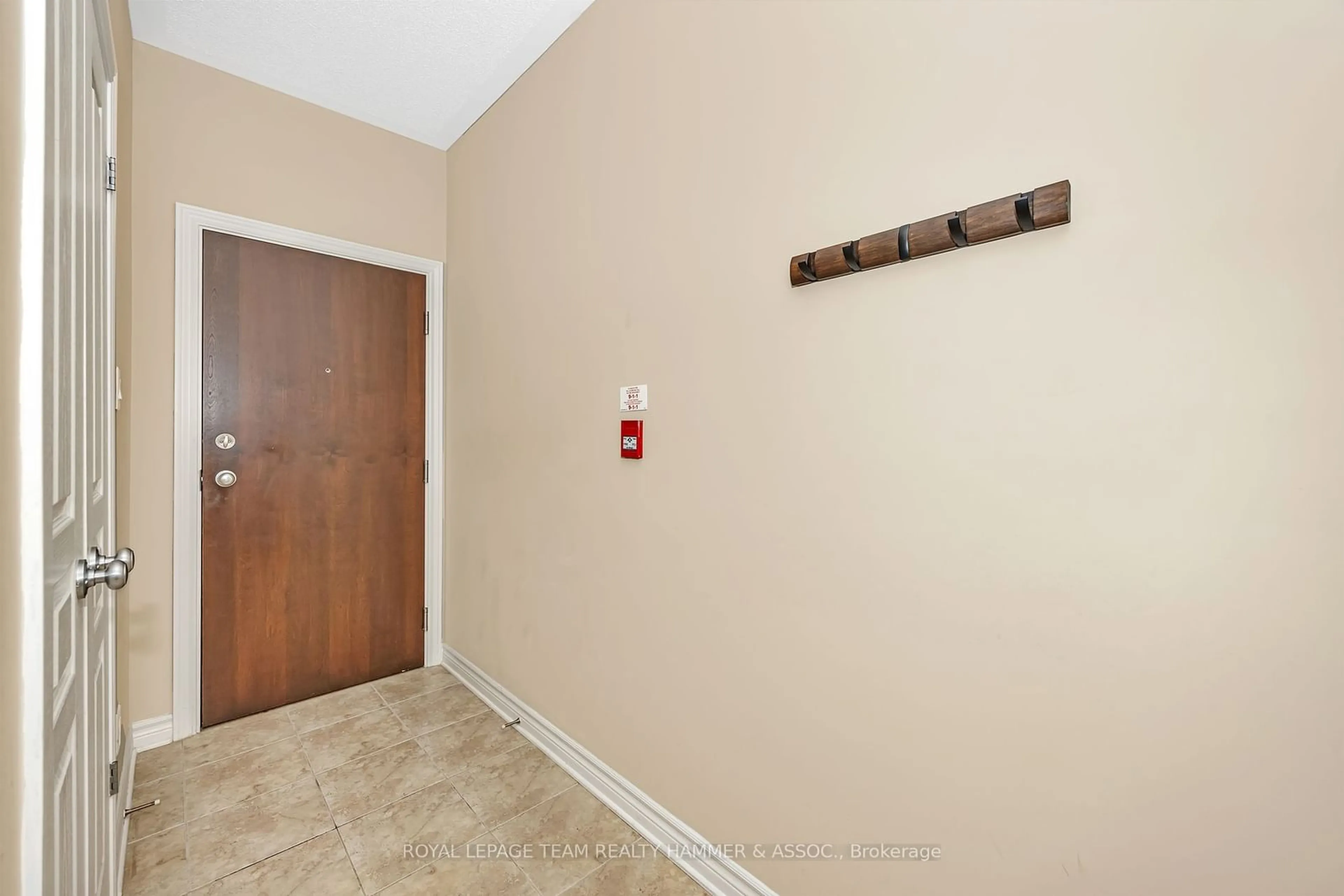 Indoor entryway for 1042 Beryl #D, Blossom Park - Airport and Area Ontario K1V 2G9