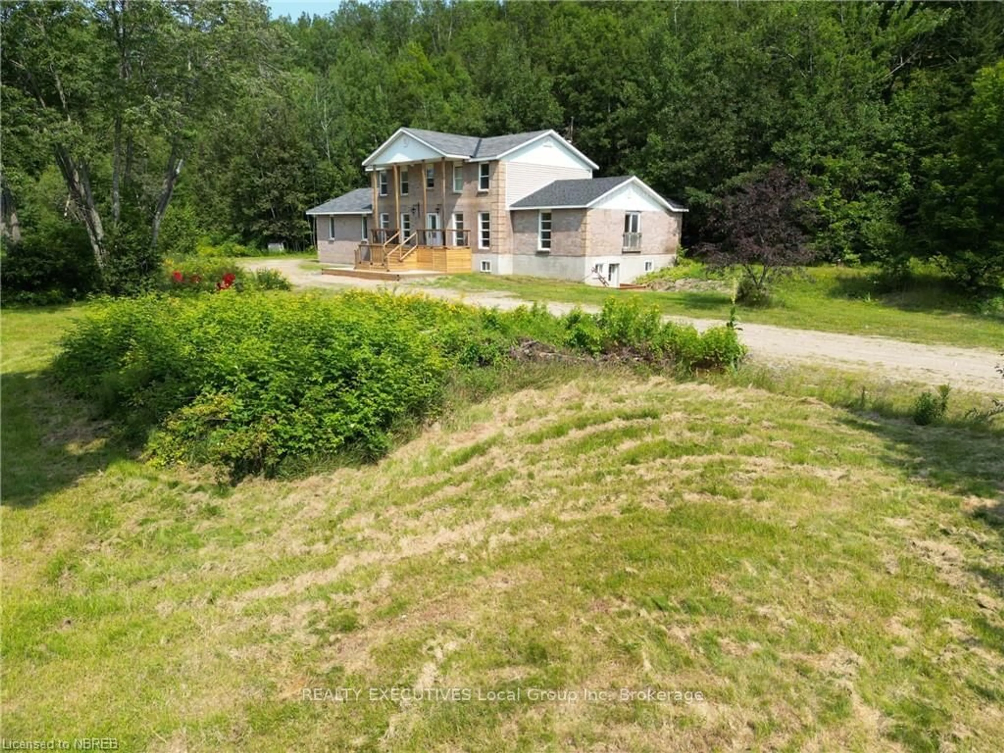 A pic from outside/outdoor area/front of a property/back of a property/a pic from drone, building for 5797 HIGHWAY 17, Papineau-Cameron Ontario P0V 1V0