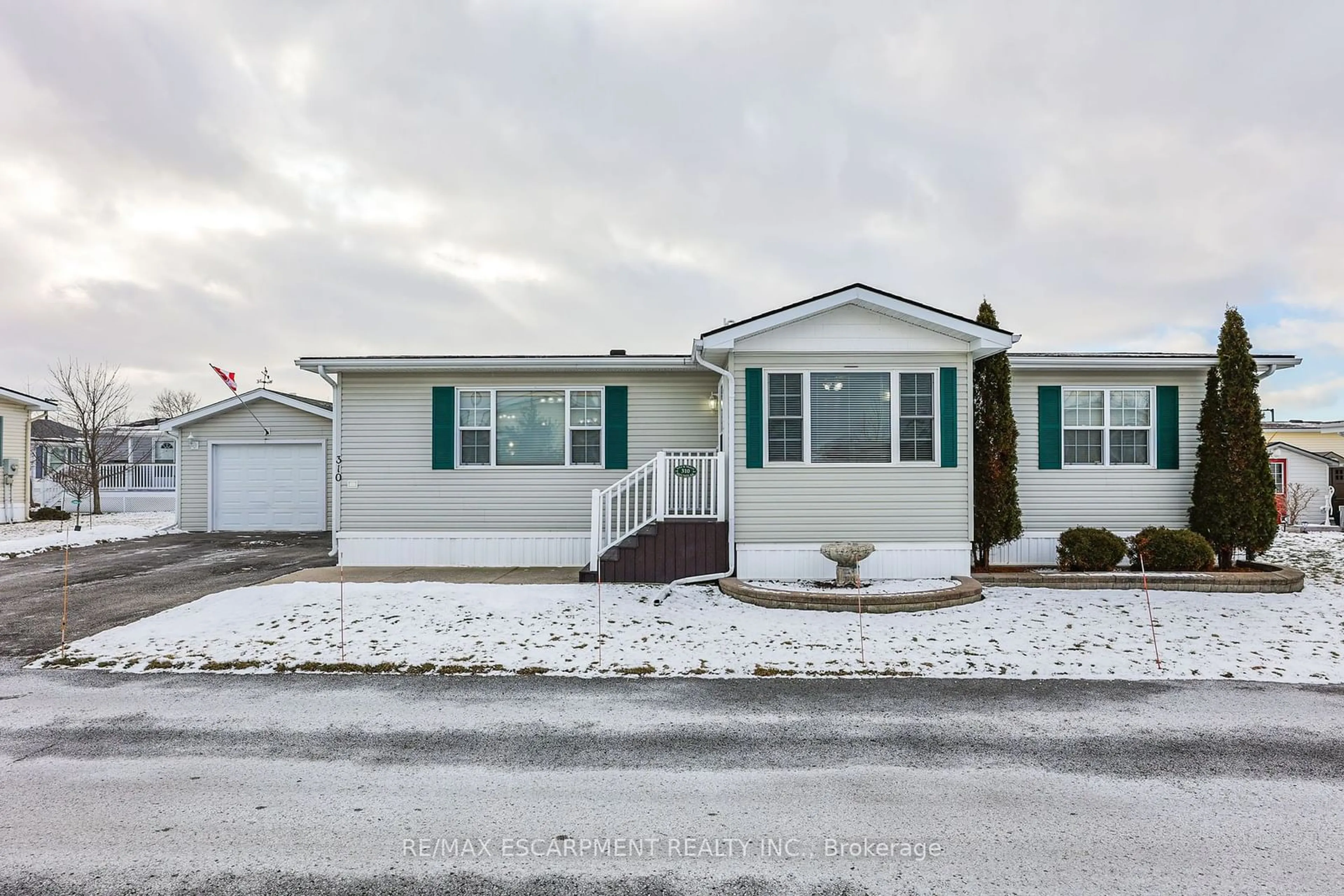 Home with vinyl exterior material, street for 3033 Townline Rd #310, Fort Erie Ontario L0S 1S1