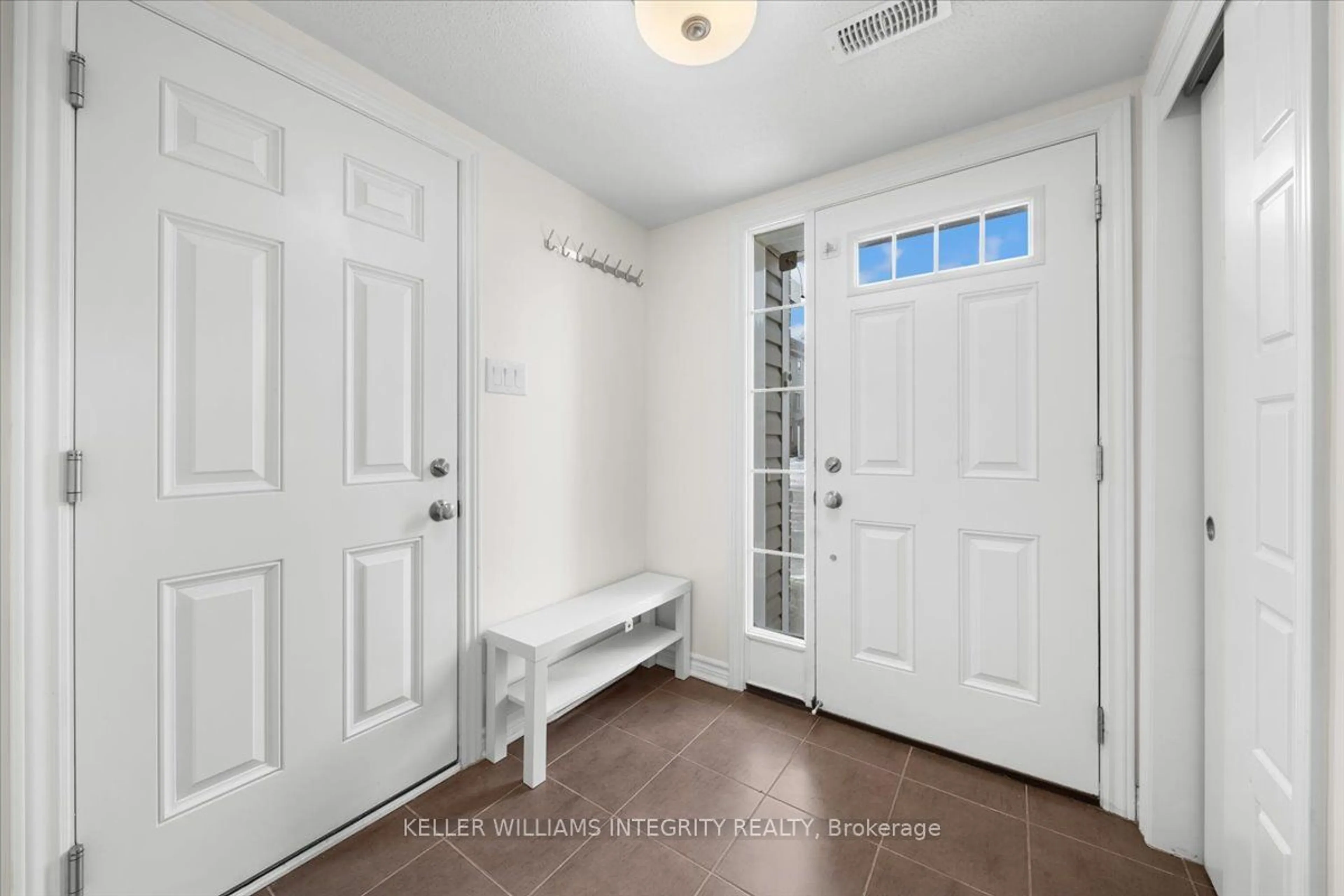 Indoor entryway for 310 Pumpkinseed Cres, Barrhaven Ontario K2J 6J9