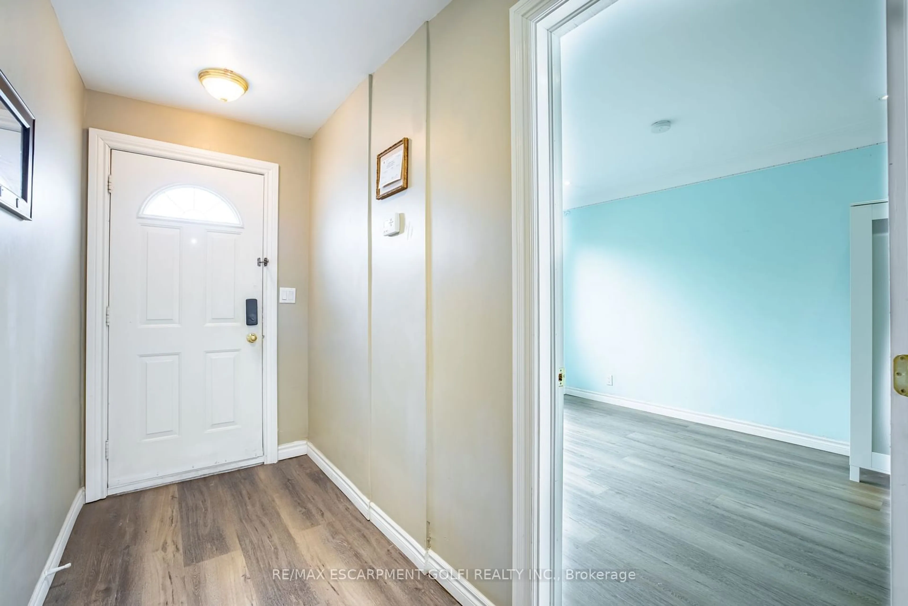 Indoor entryway for 86 Whitney Ave, Hamilton Ontario L8S 2G5