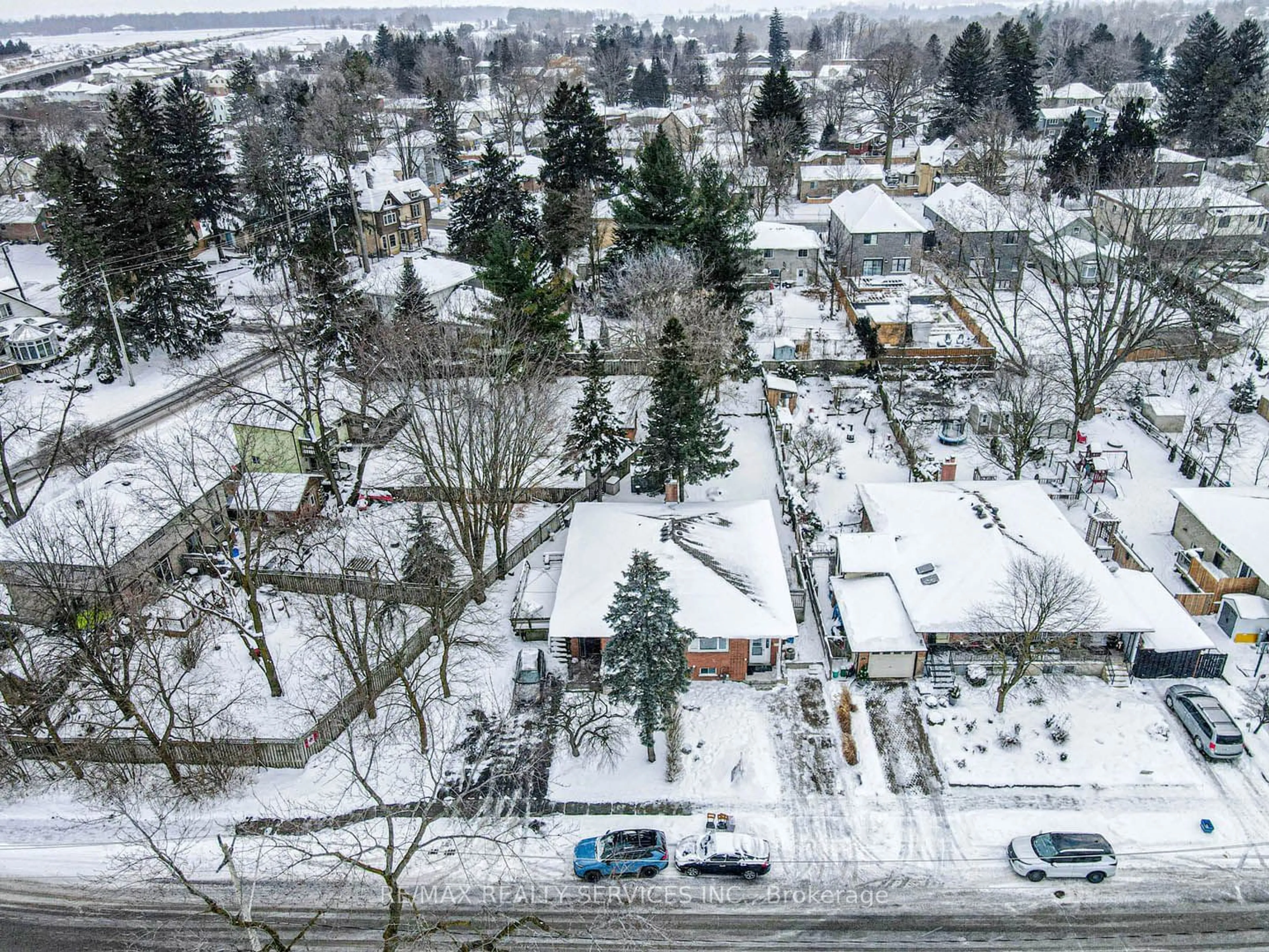 A pic from outside/outdoor area/front of a property/back of a property/a pic from drone, street for 348 Jacob St, Wilmot Ontario N3A 1B9