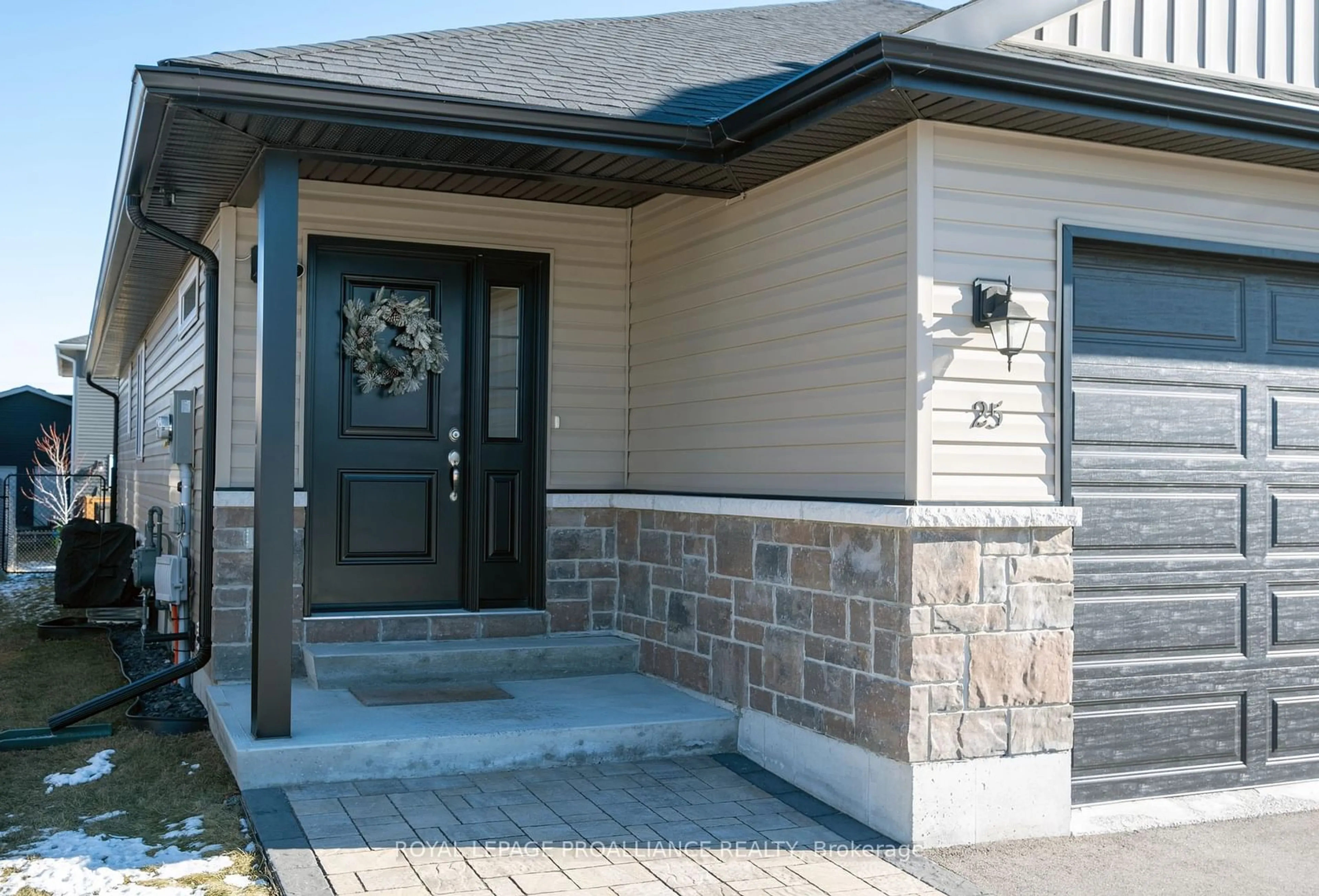 Home with vinyl exterior material, street for 25 Lehtinen Cres, Belleville Ontario K8P 0H5