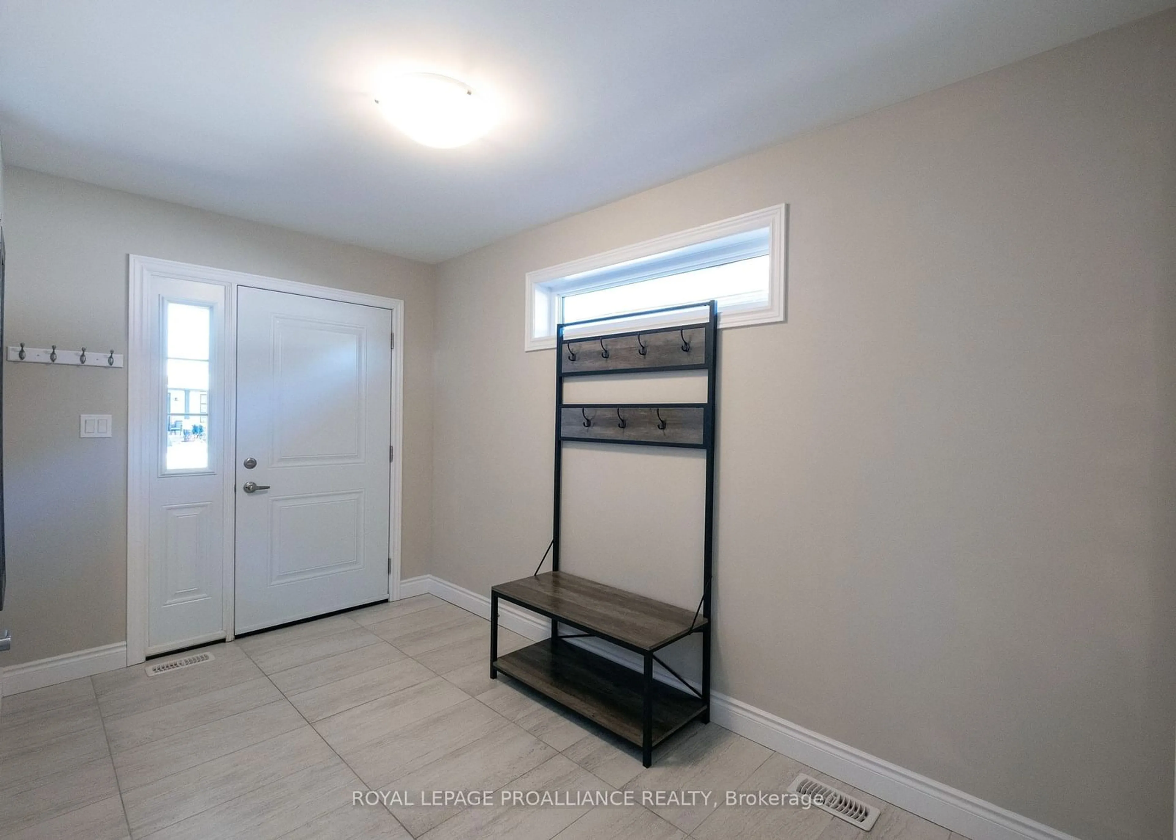 Indoor entryway for 25 Lehtinen Cres, Belleville Ontario K8P 0H5