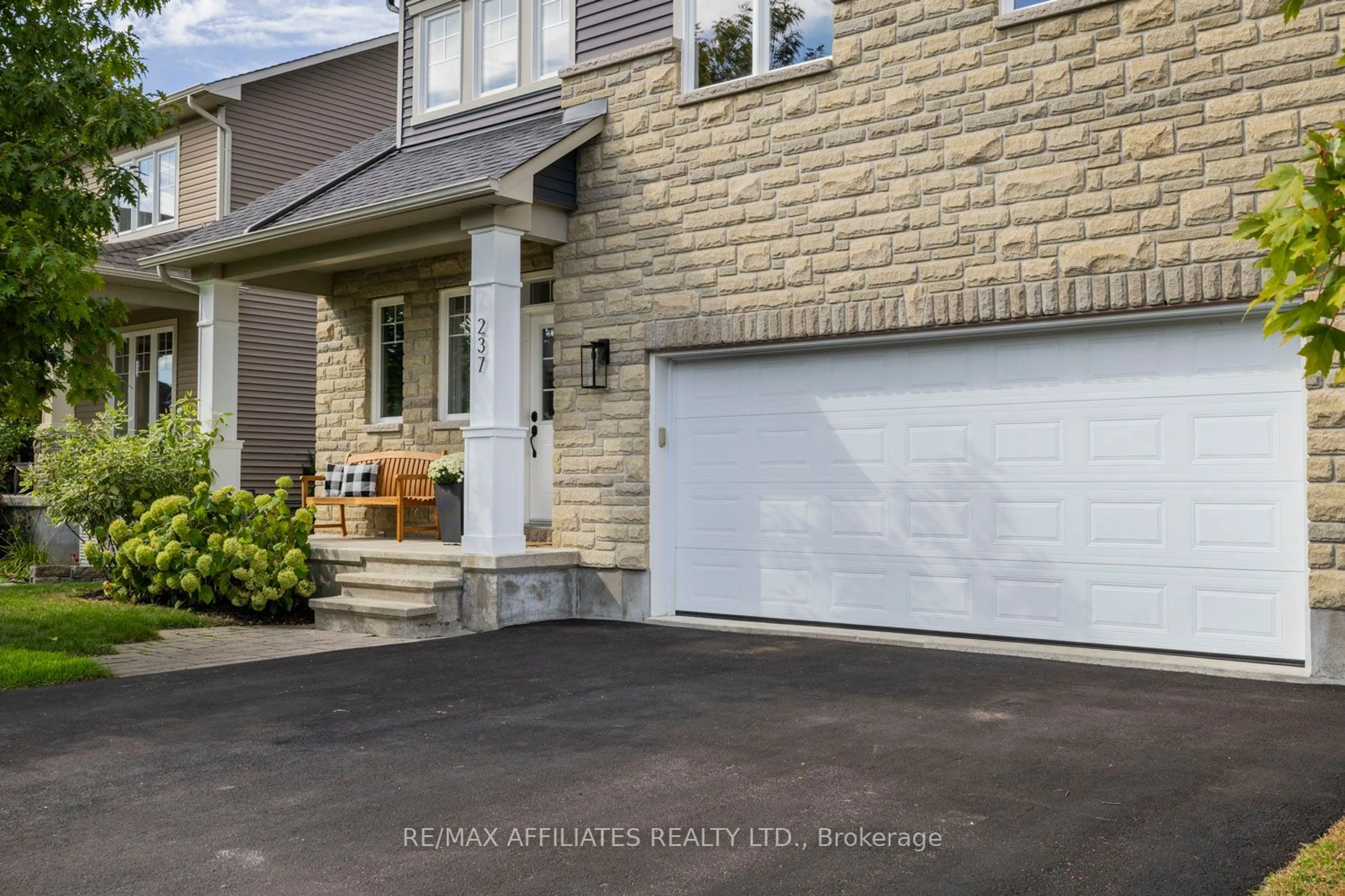 Home with vinyl exterior material, street for 237 Santiago St, Carleton Place Ontario K7C 0C7