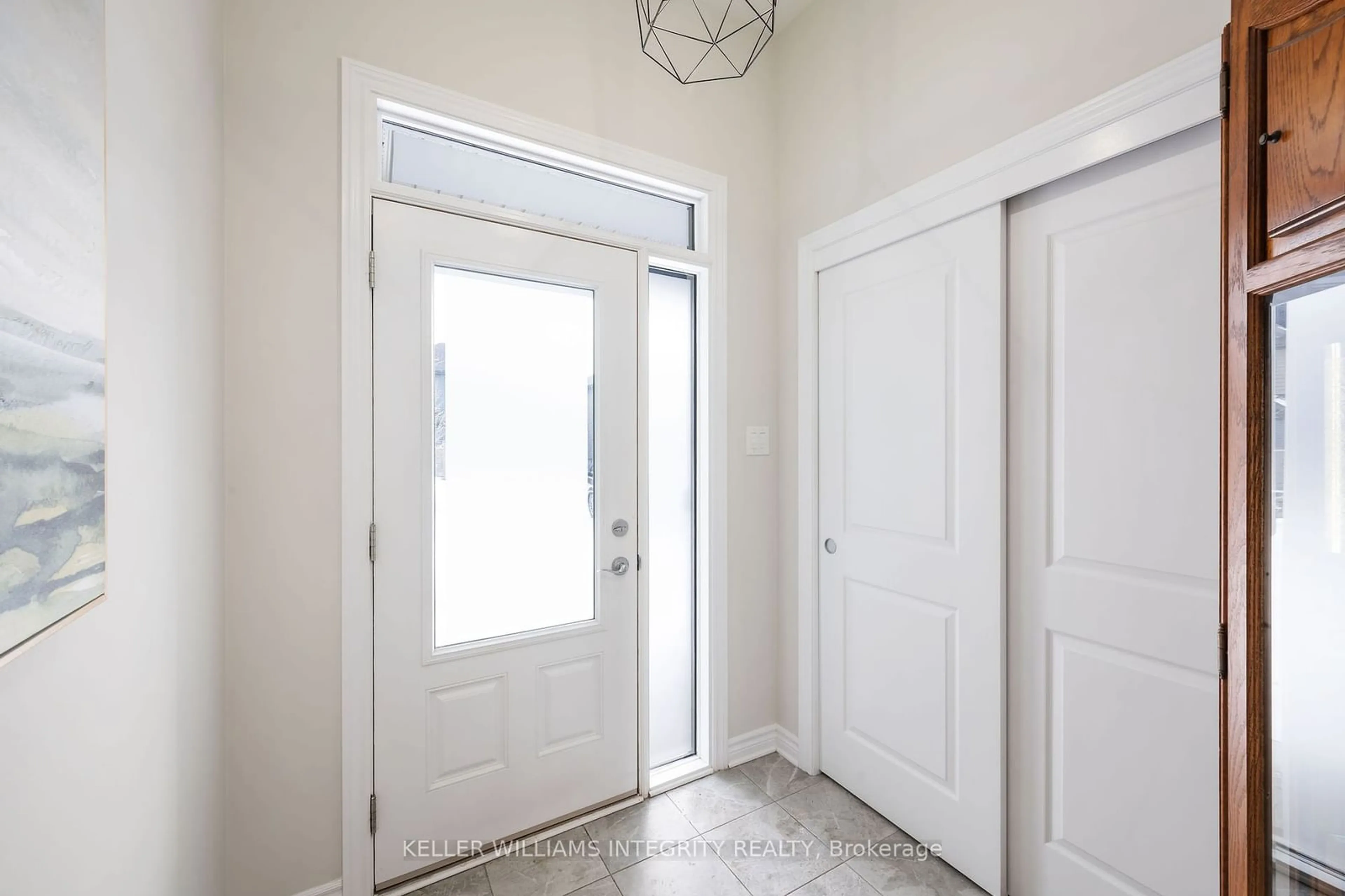 Indoor entryway for 12 Rookie Cres, Kanata Ontario K2V 0R9