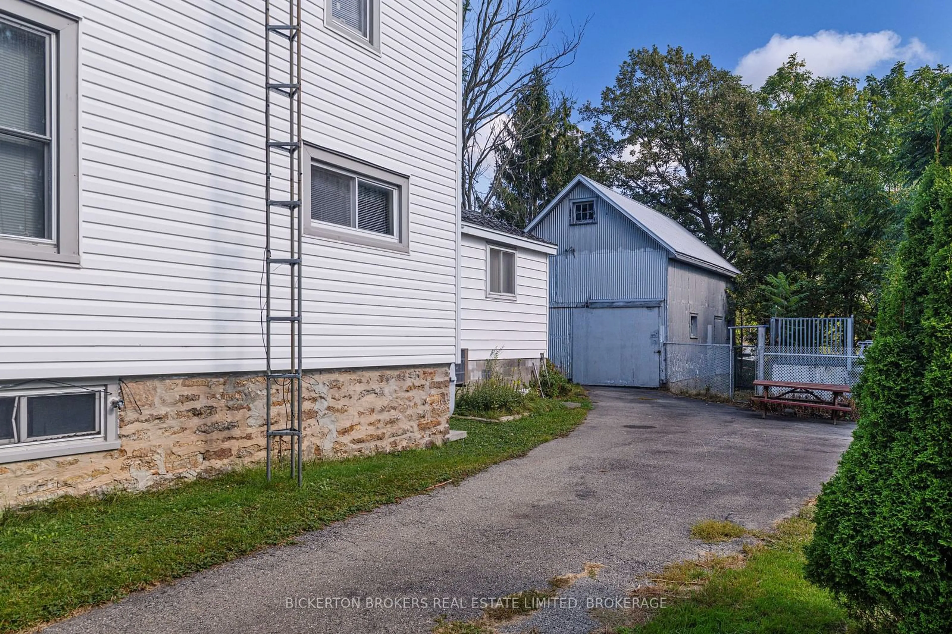 A pic from outside/outdoor area/front of a property/back of a property/a pic from drone, street for 13 GARDEN St, Leeds & Grenville Ontario K0E 1L0