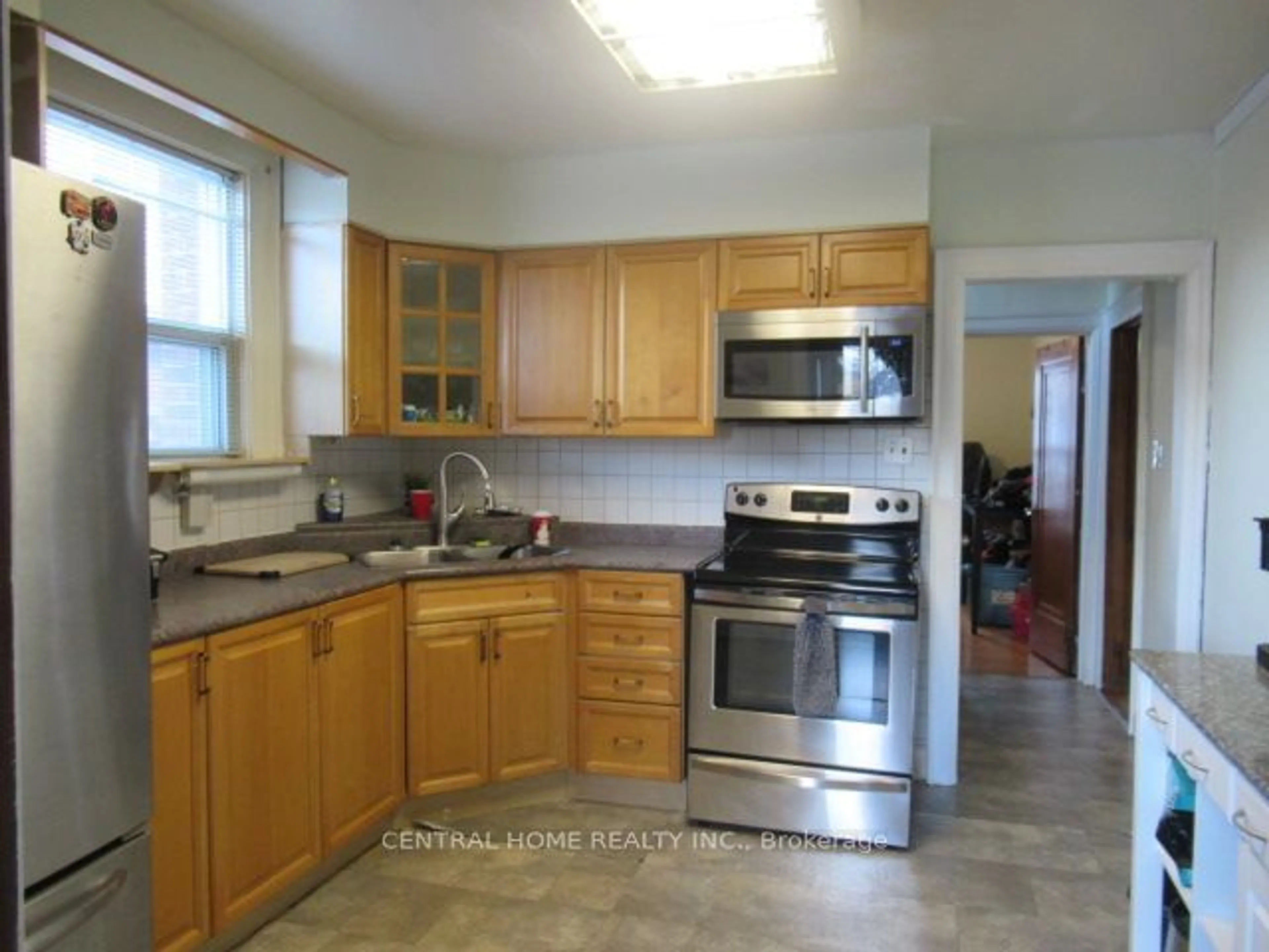 Standard kitchen, unknown for 1650 King St, Hamilton Ontario L8K 1T9