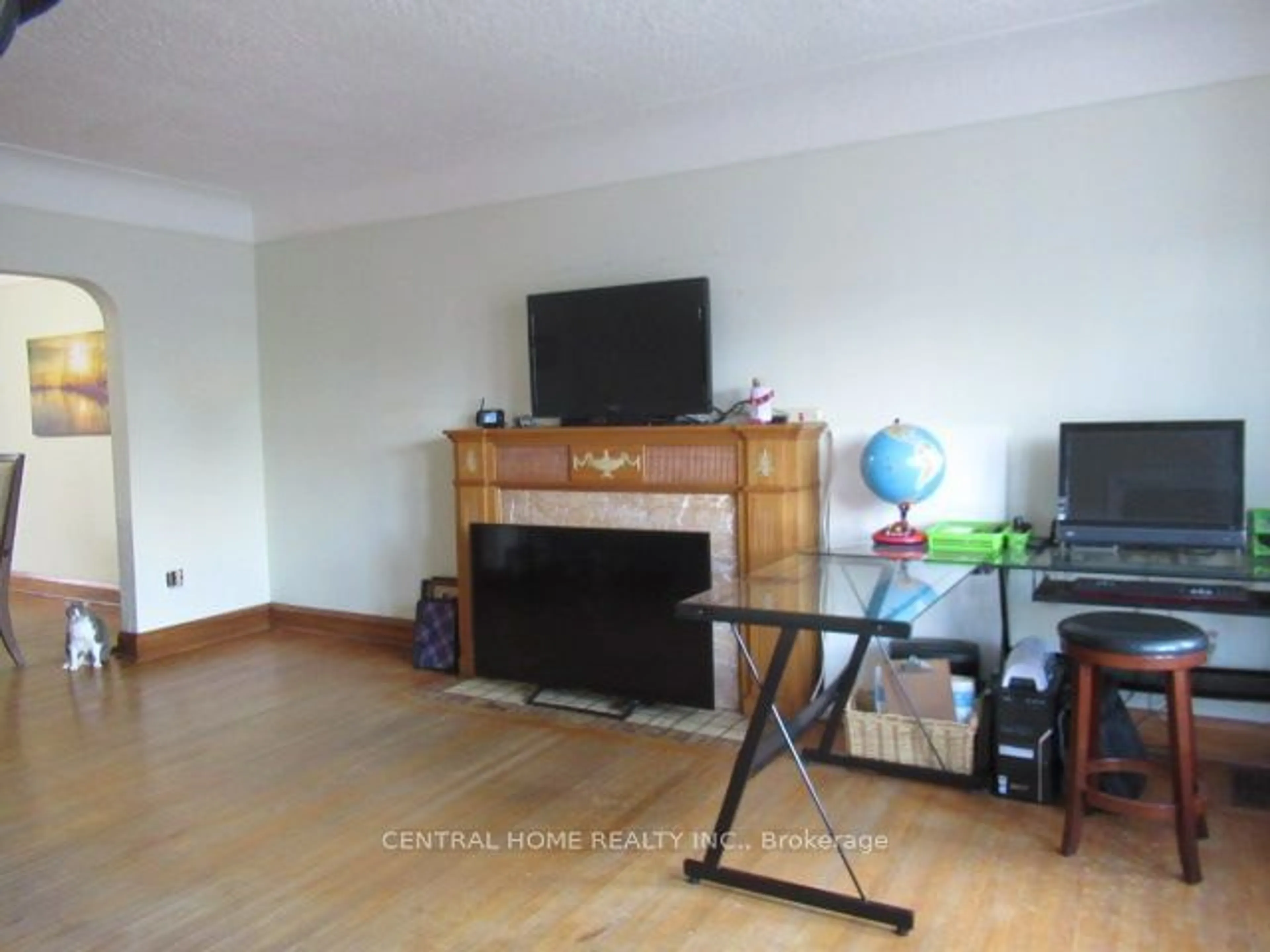 A pic of a room for 1650 King St, Hamilton Ontario L8K 1T9