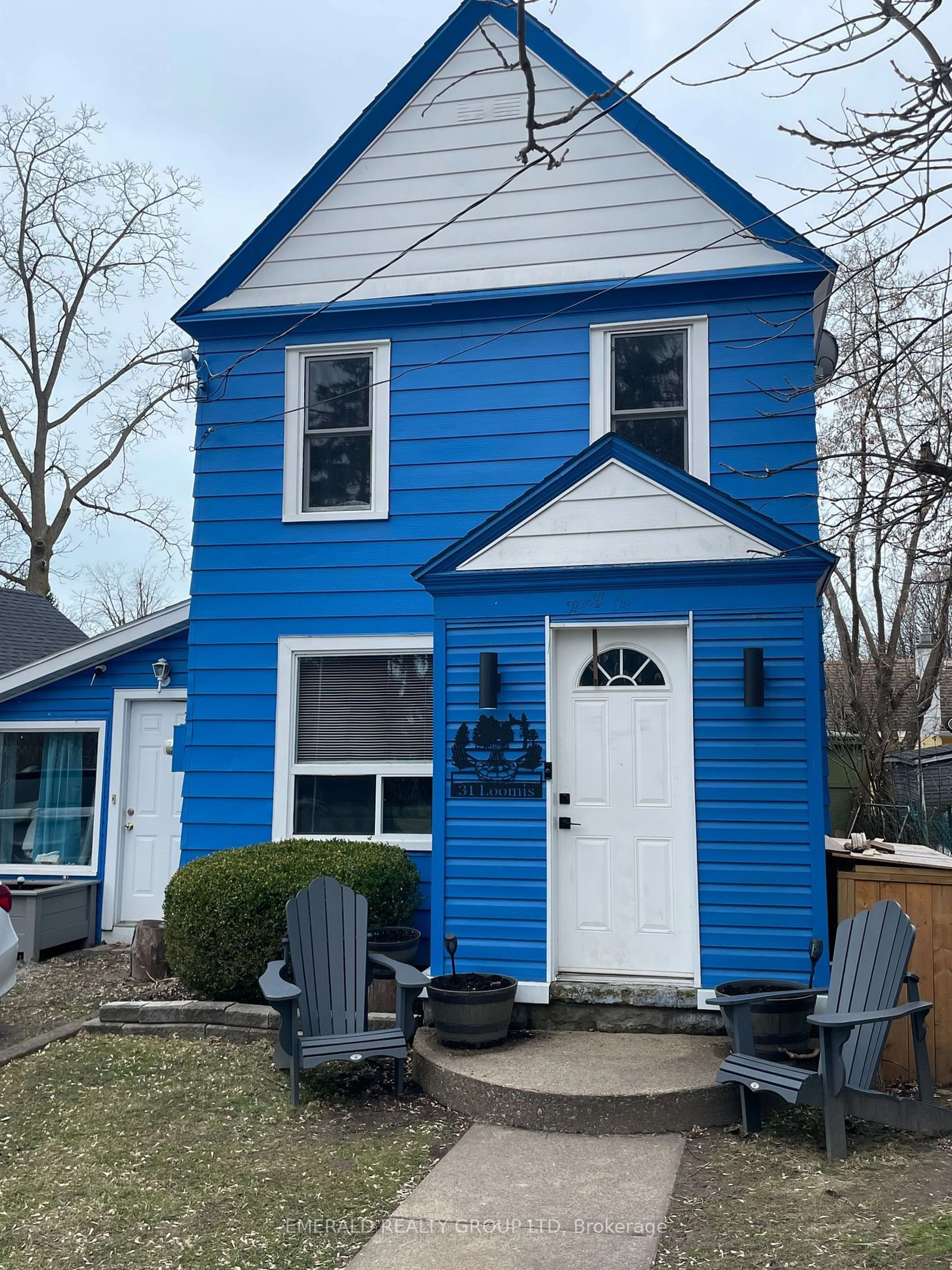 Home with vinyl exterior material, street for 31 Loomis Cres, Fort Erie Ontario L0S 1B0