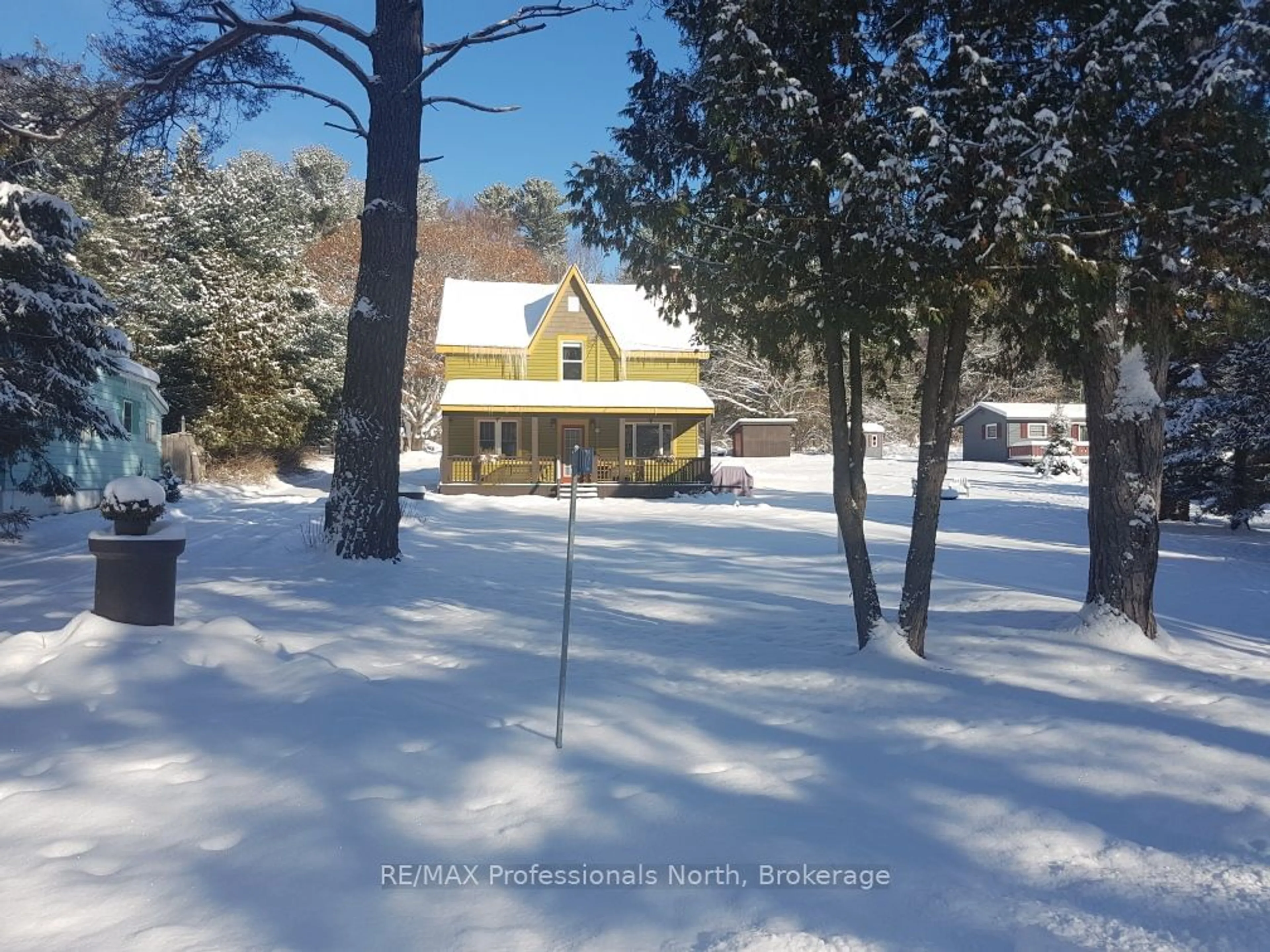 A pic from outside/outdoor area/front of a property/back of a property/a pic from drone, street for 1172 DWIGHT BEACH Rd, Lake of Bays Ontario P0A 1H0