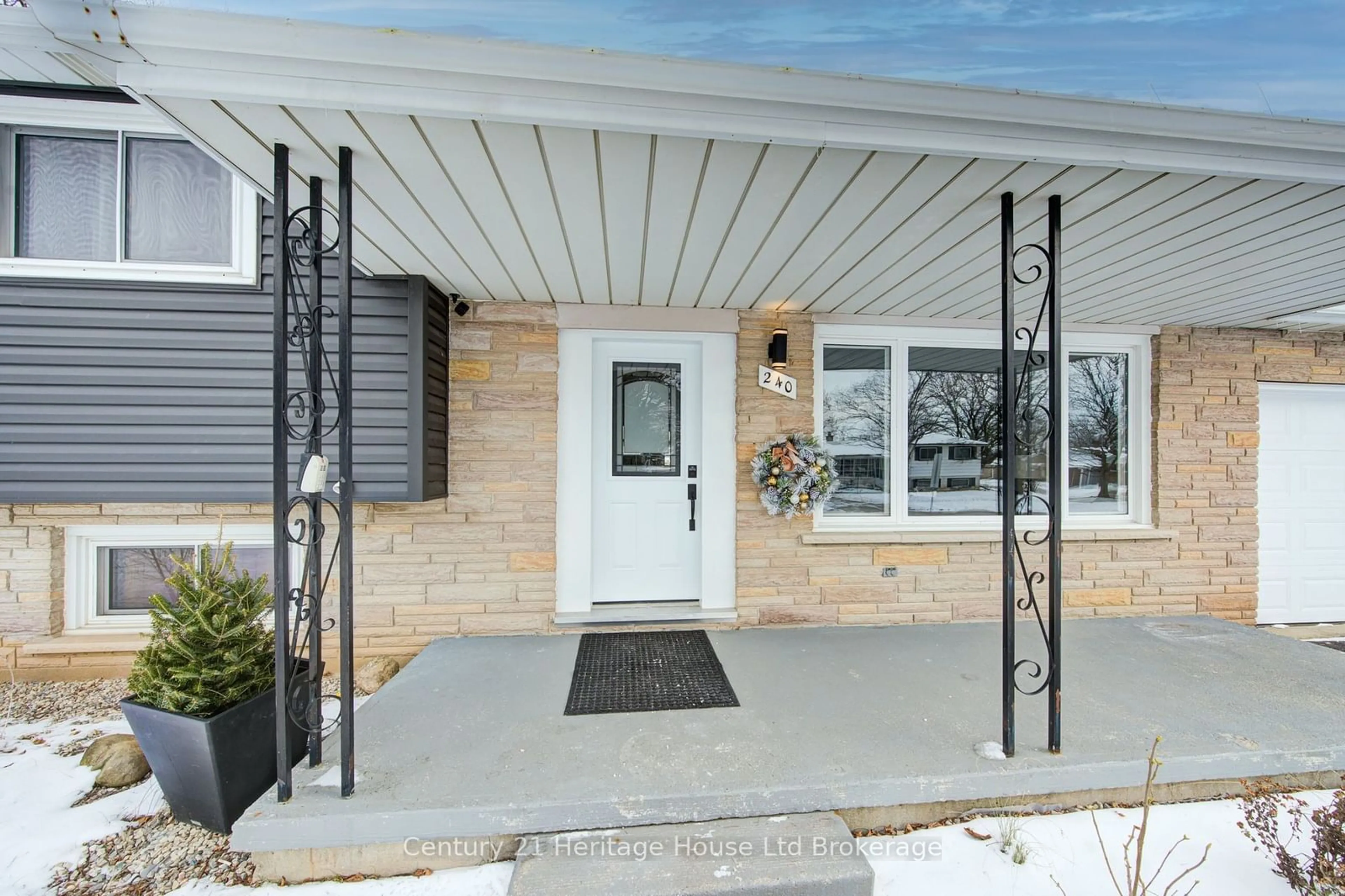 Indoor entryway for 240 St Laurent Cres, Woodstock Ontario N4S 7T7