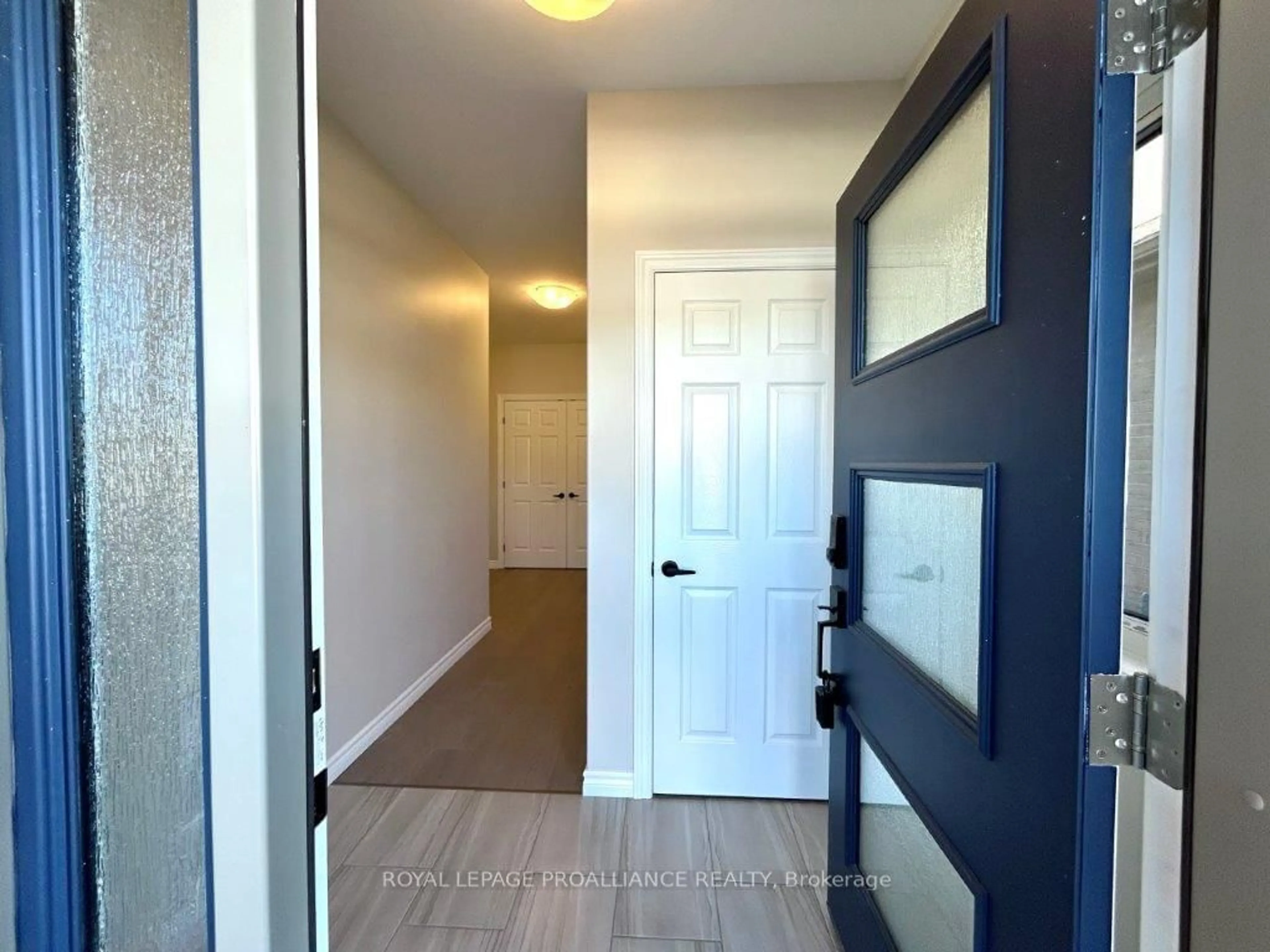 Indoor entryway for 118 Athabaska Dr, Belleville Ontario K8N 0V6