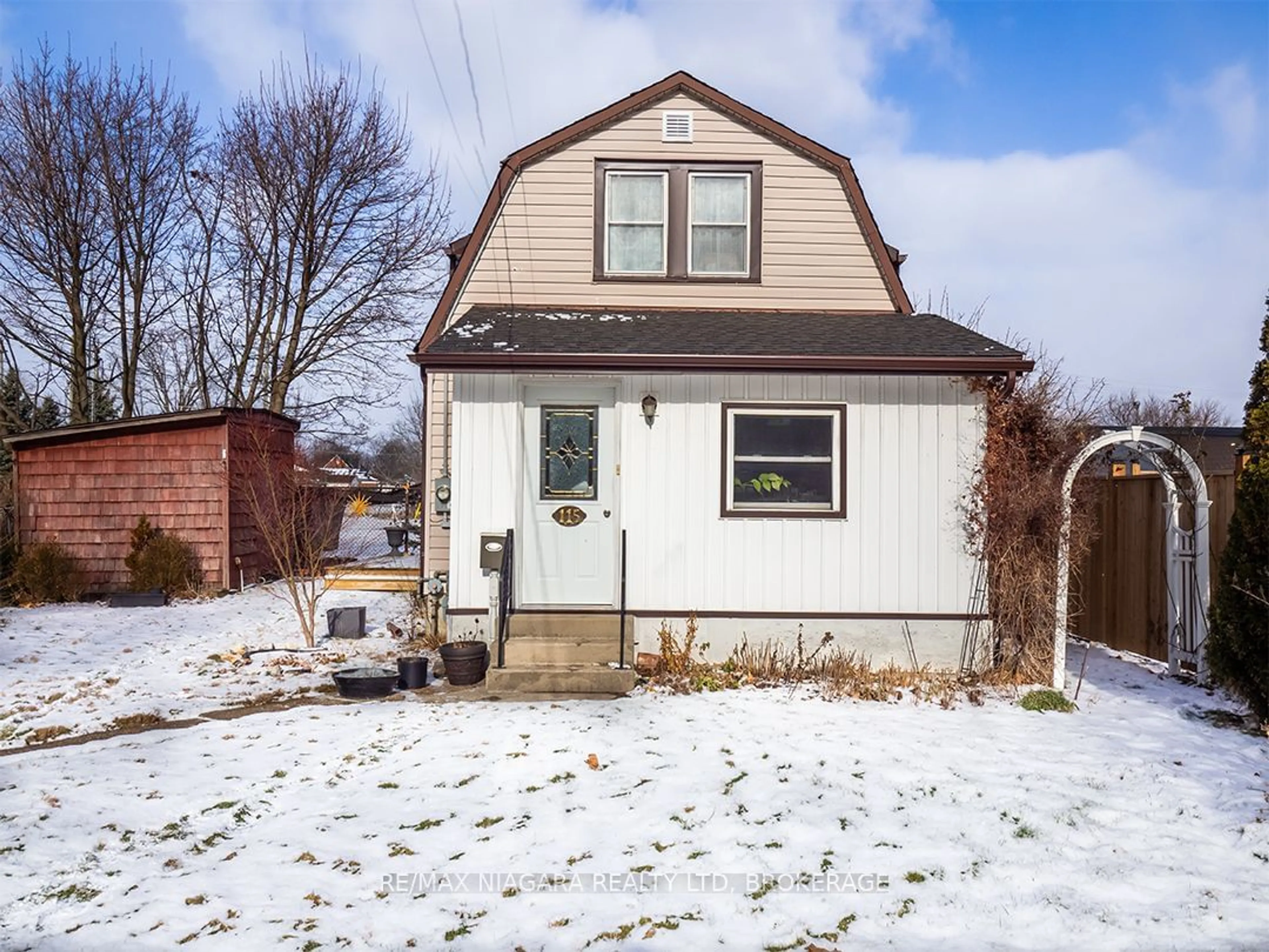 Home with vinyl exterior material, street for 115 Delhi St, Port Colborne Ontario L3K 3L1