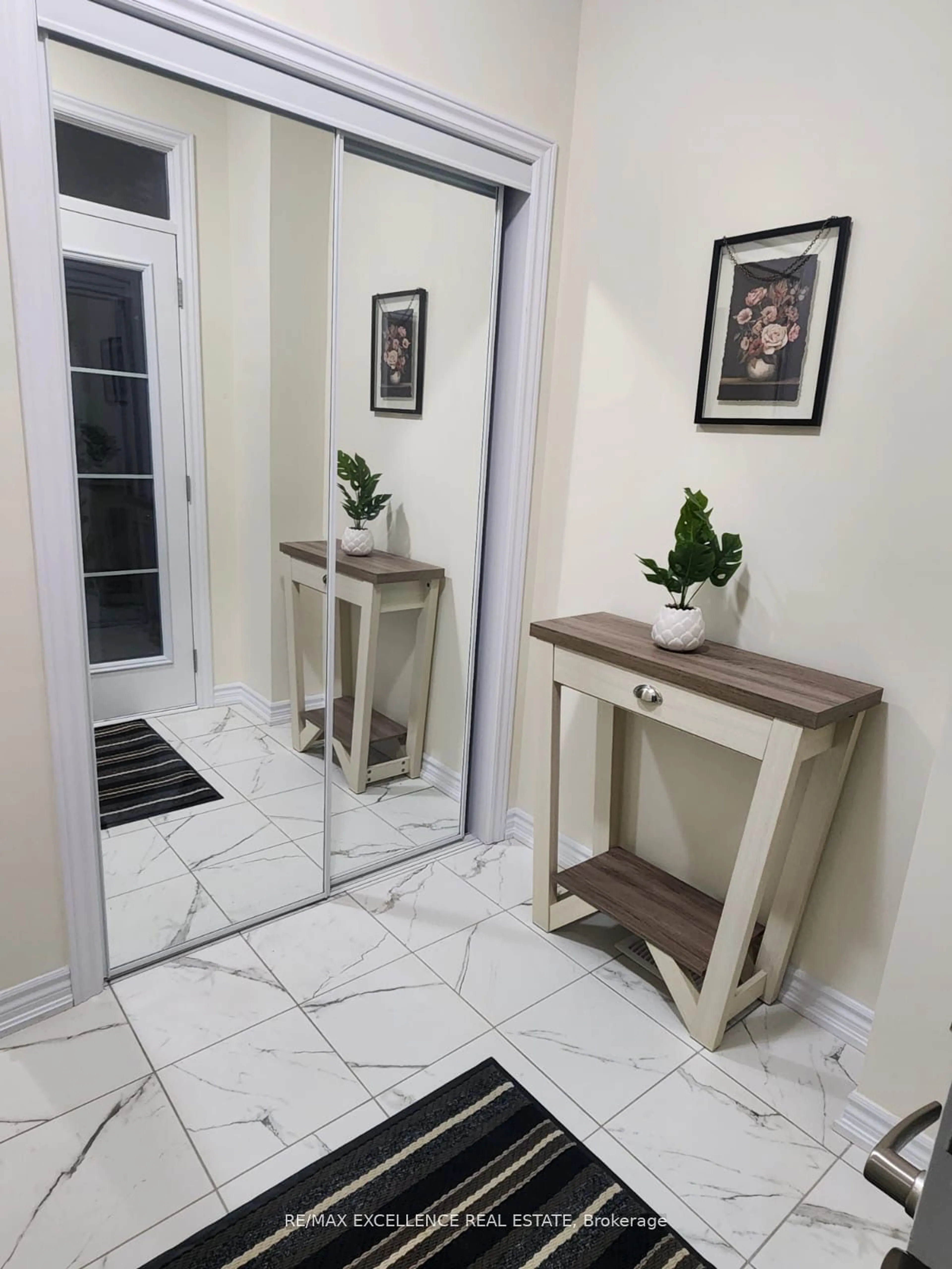 Indoor entryway for 175 Vanilla Tr, Thorold Ontario L2E 6S4