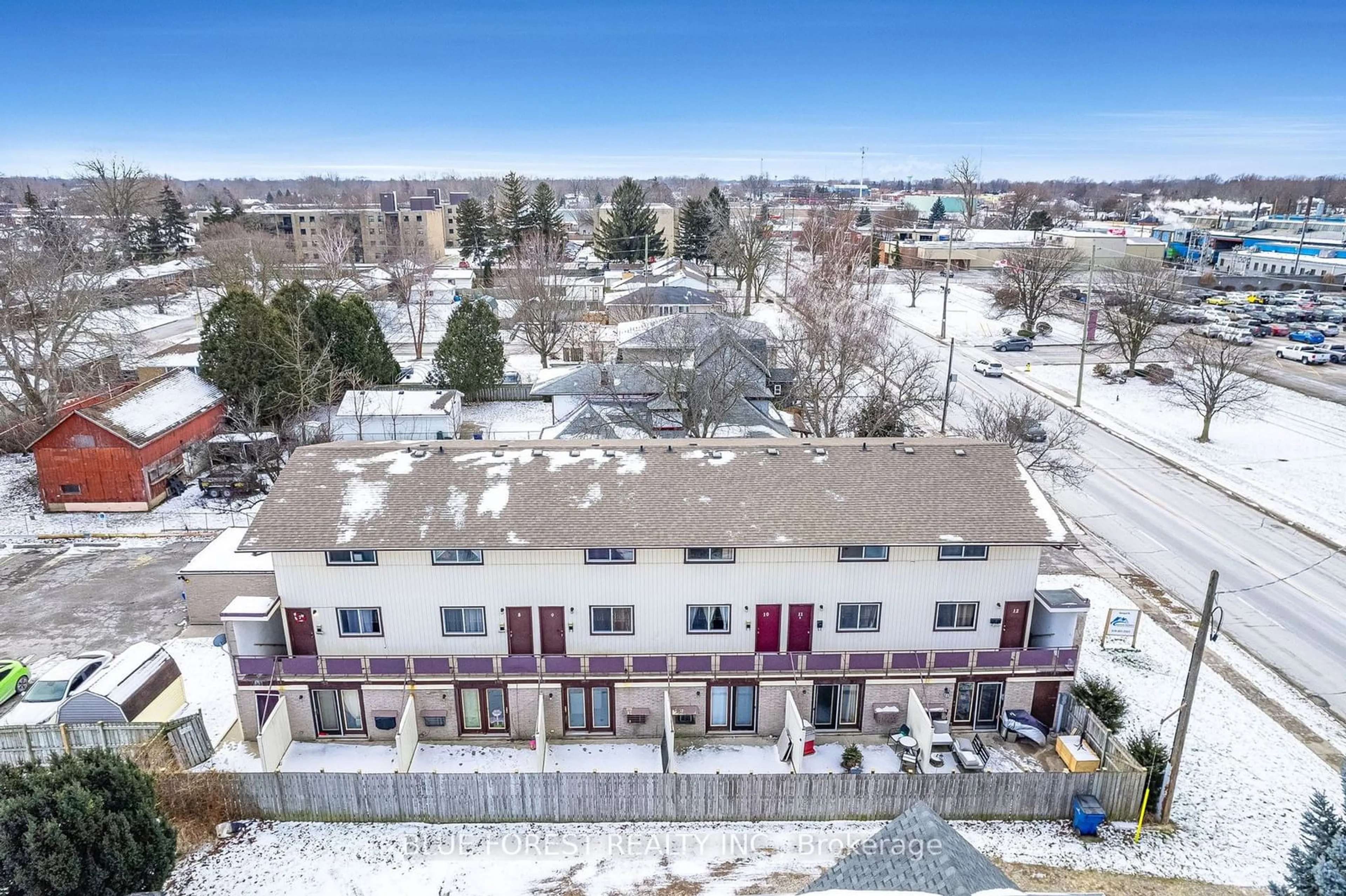 A pic from outside/outdoor area/front of a property/back of a property/a pic from drone, unknown for 210 Park Ave, Chatham-Kent Ontario N7M 3V8