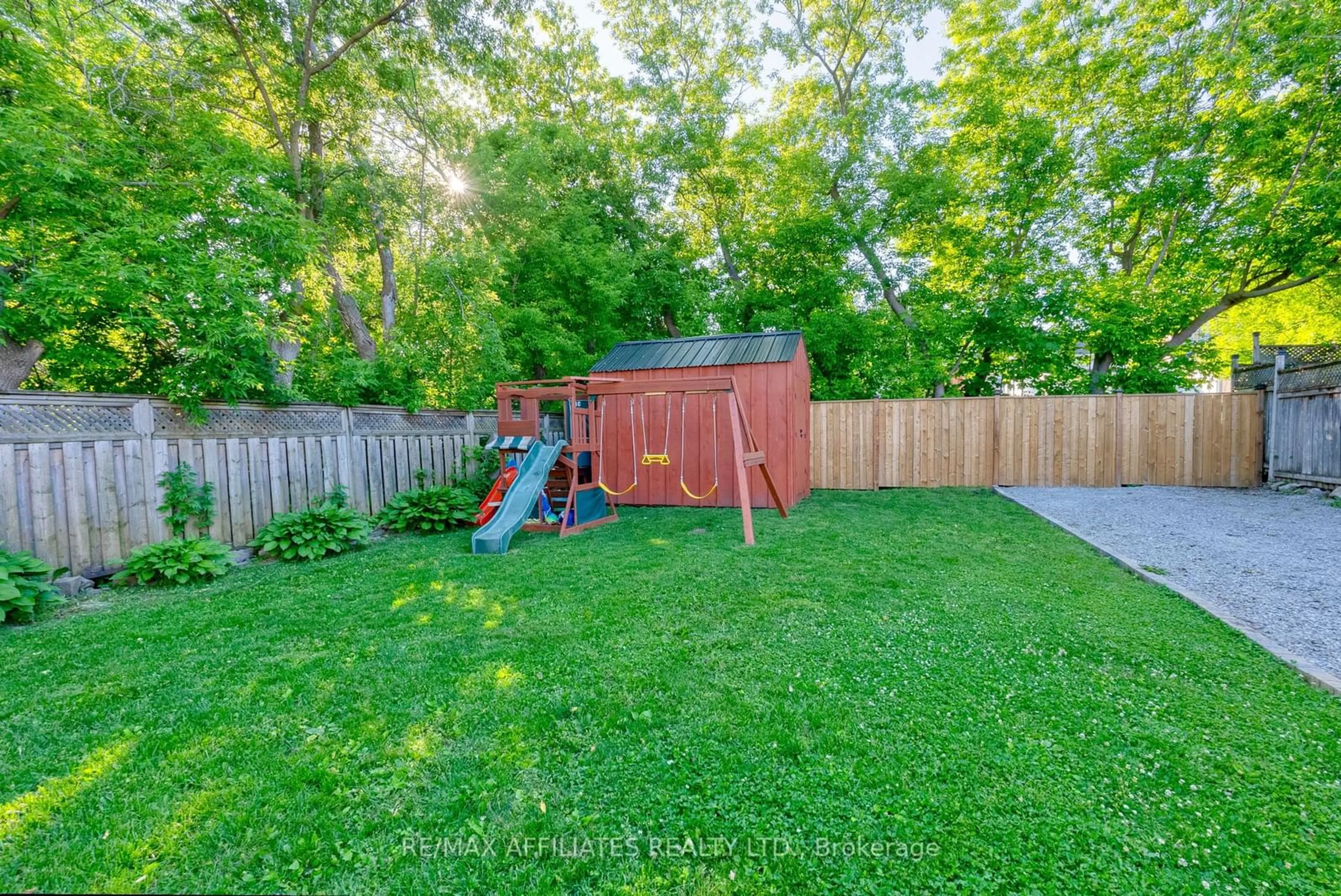 Shed for 138 Henry St, Prescott Ontario K0E 1T0