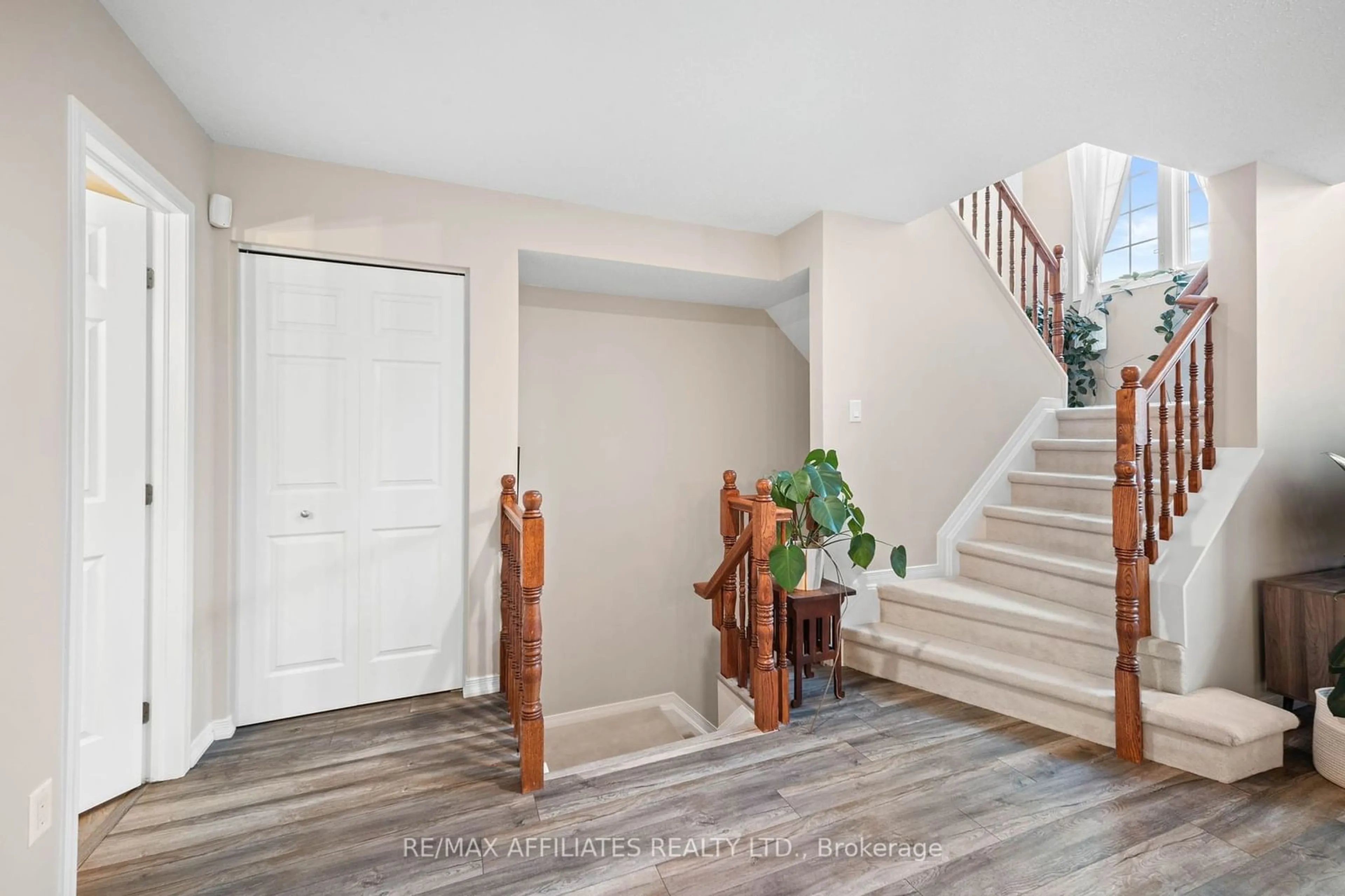 Indoor entryway for 336 Wiffen #10, Bells Corners and South to Fallowfield Ontario K2H 1G3