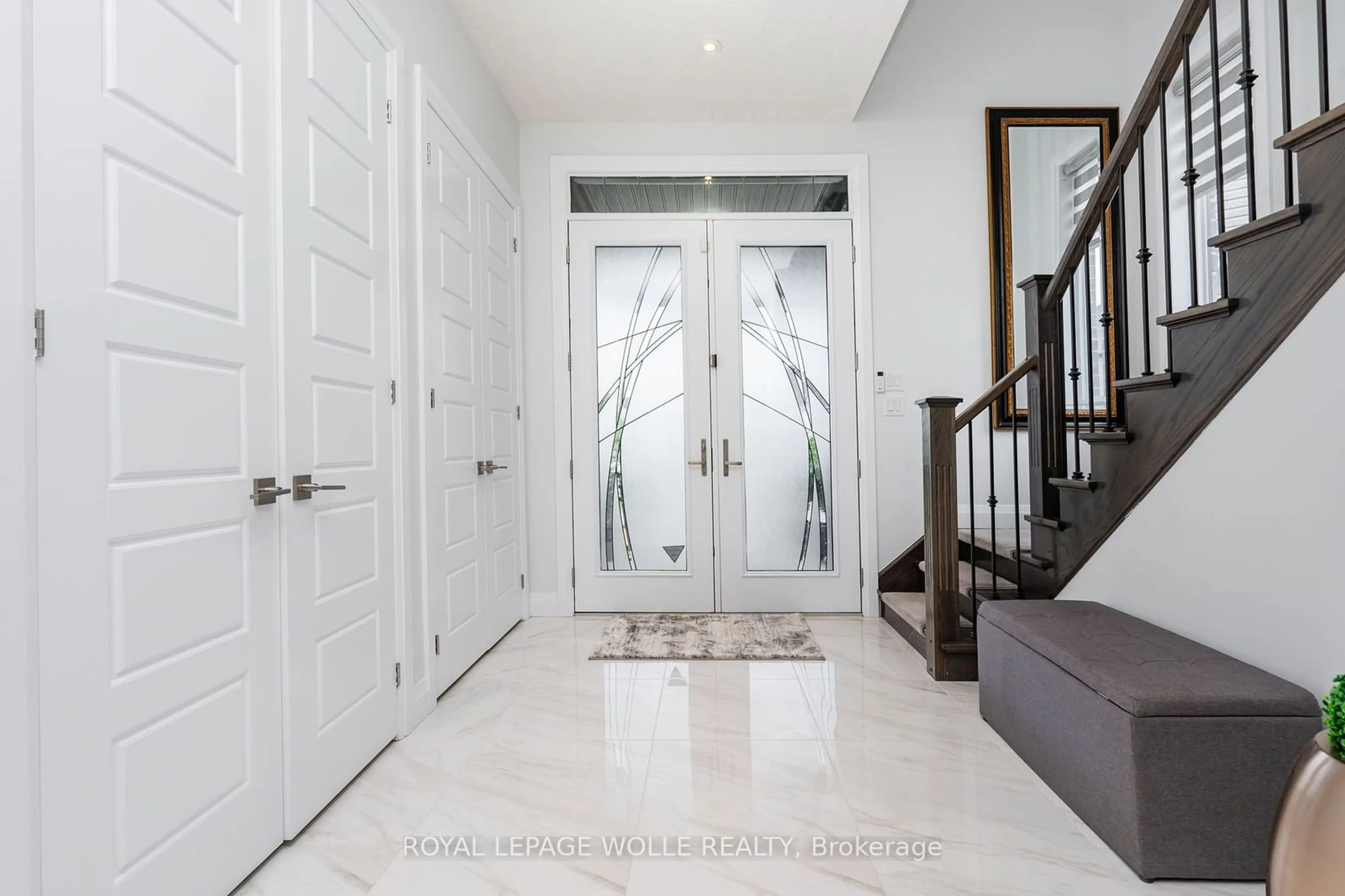 Indoor entryway for 920 River Ridge Crt, Waterloo Ontario N2A 0H2