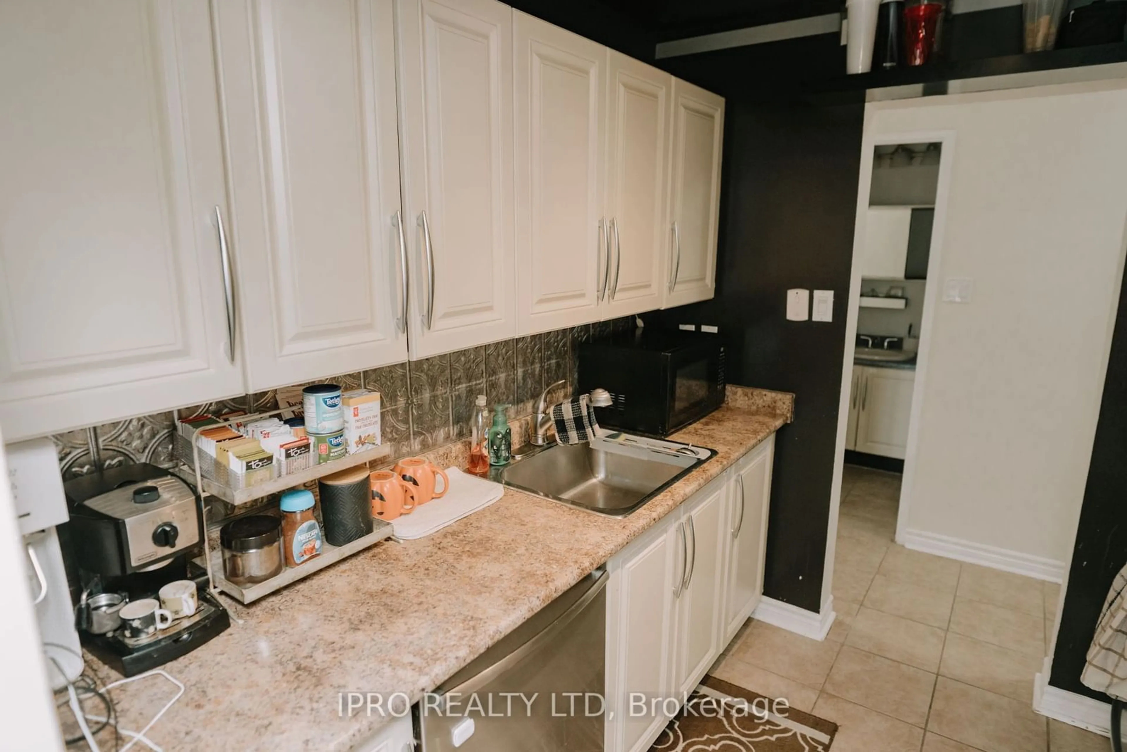 Standard kitchen, ceramic/tile floor for 858 Commissioners Rd #1207, London Ontario N6C 5Y5