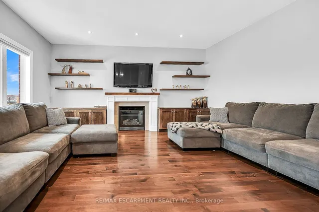 Additional property image - 31 Showcase Dr