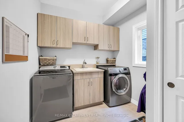 Additional property image - 31 Showcase Dr
