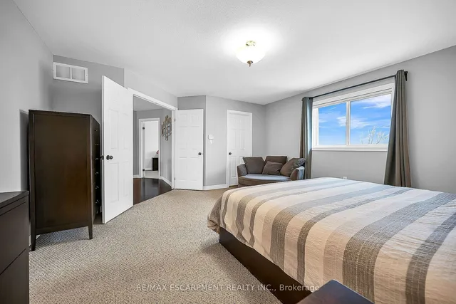 Additional property image - 31 Showcase Dr