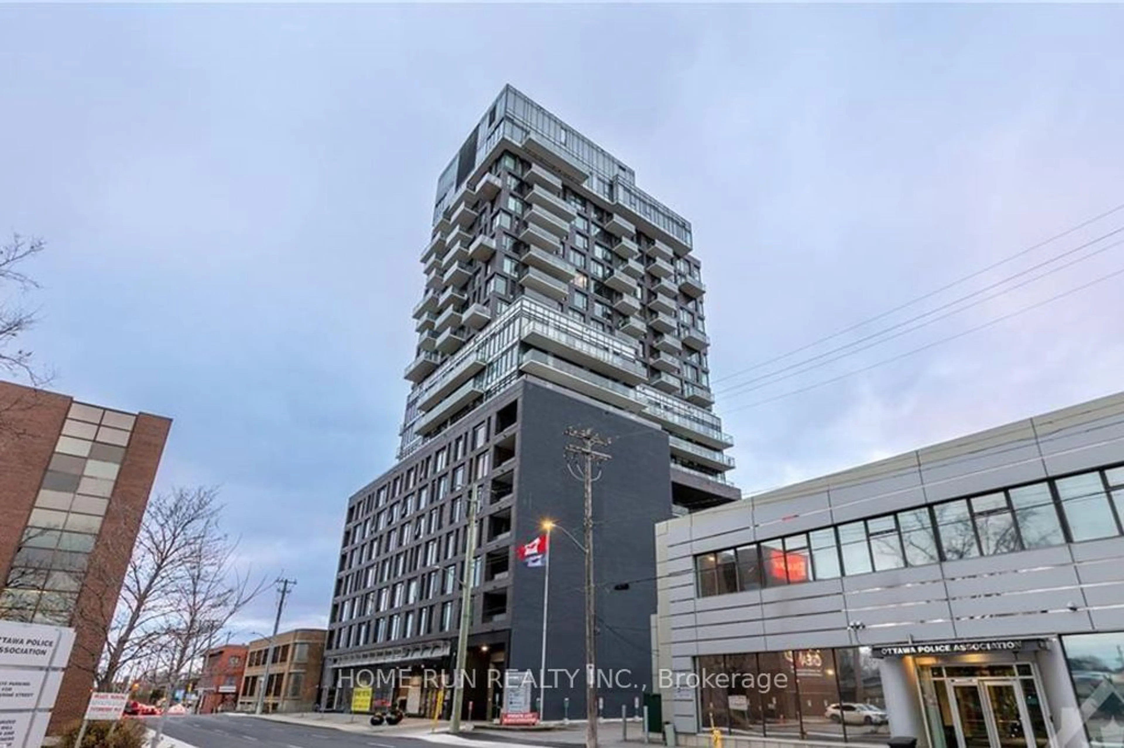 Indoor foyer for 203 CATHERINE St #1208, Ottawa Centre Ontario K2P 1J5